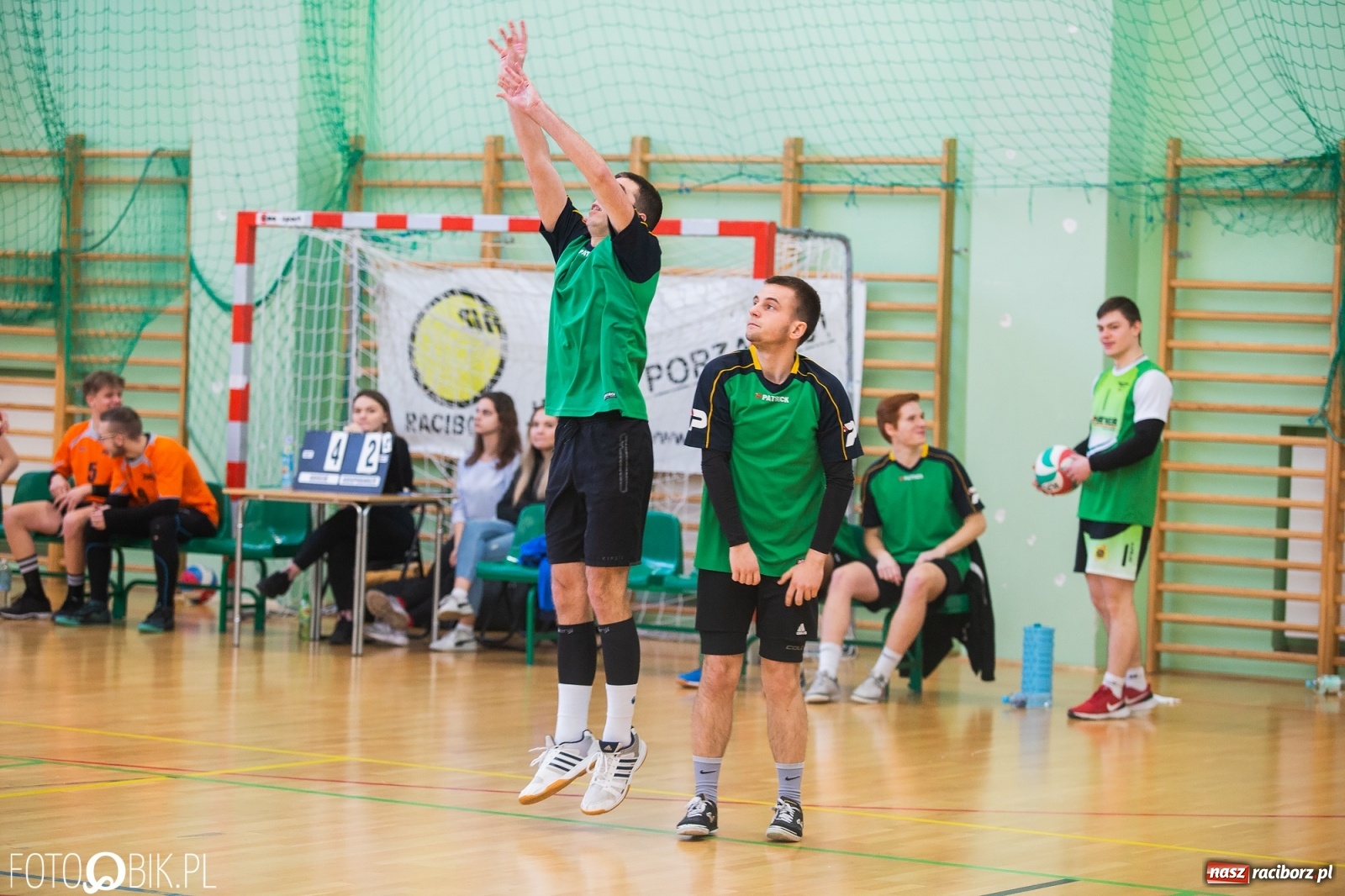 Zdjęcie w galerii na portalu naszraciborz.pl: Turniej Mikołajkowy w Piłce Siatkowej w Arenie Rafako [WYNIKI] wiadomości z regionu
