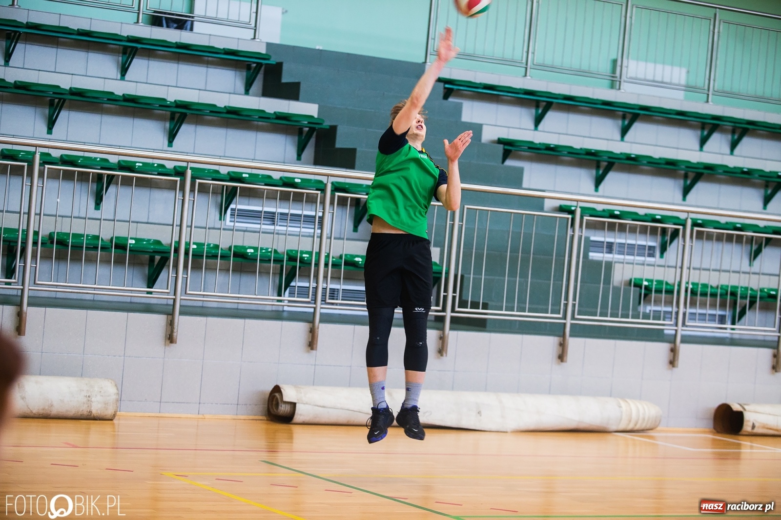 Zdjęcie w galerii na portalu naszraciborz.pl: Turniej Mikołajkowy w Piłce Siatkowej w Arenie Rafako [WYNIKI] wiadomości z regionu