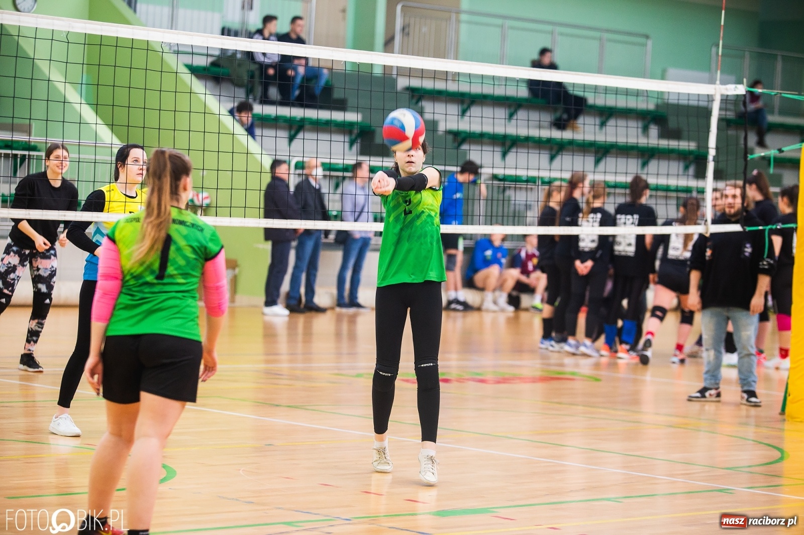 Zdjęcie w galerii na portalu naszraciborz.pl: Turniej Mikołajkowy w Piłce Siatkowej w Arenie Rafako [WYNIKI] wiadomości z regionu