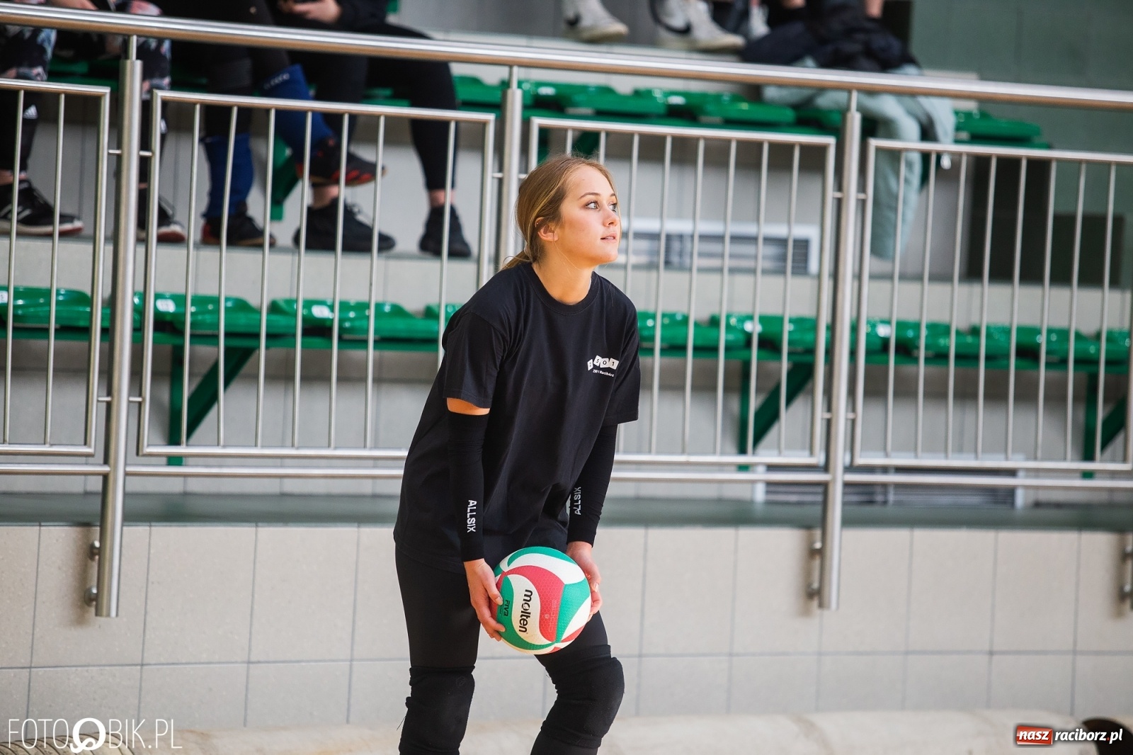 Zdjęcie w galerii na portalu naszraciborz.pl: Turniej Mikołajkowy w Piłce Siatkowej w Arenie Rafako [WYNIKI] wiadomości z regionu