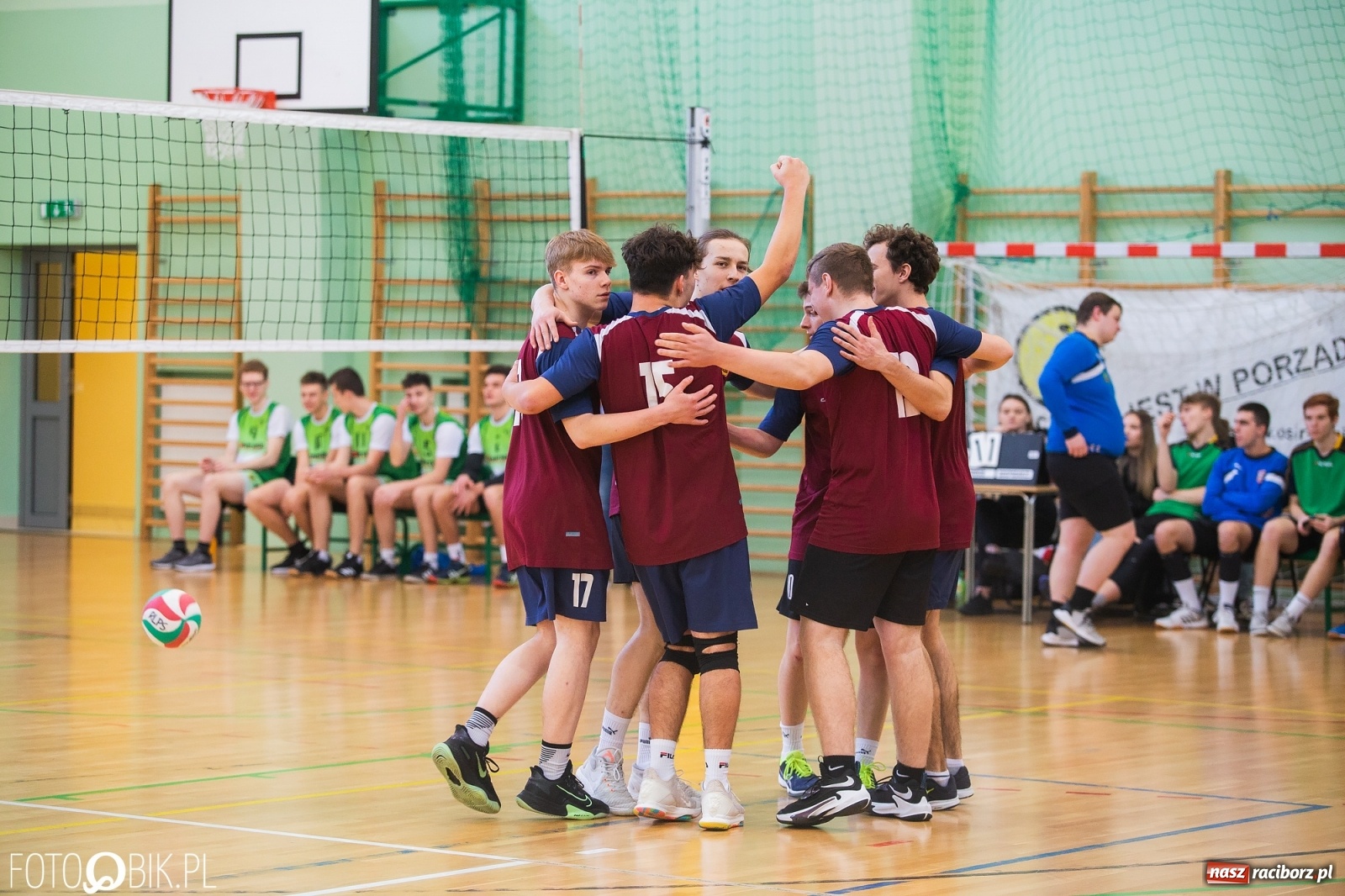 Zdjęcie w galerii na portalu naszraciborz.pl: Turniej Mikołajkowy w Piłce Siatkowej w Arenie Rafako [WYNIKI] wiadomości z regionu