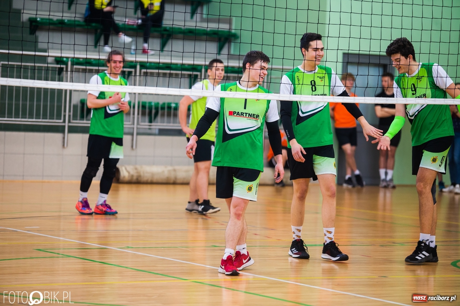 Zdjęcie w galerii na portalu naszraciborz.pl: Turniej Mikołajkowy w Piłce Siatkowej w Arenie Rafako [WYNIKI] wiadomości z regionu