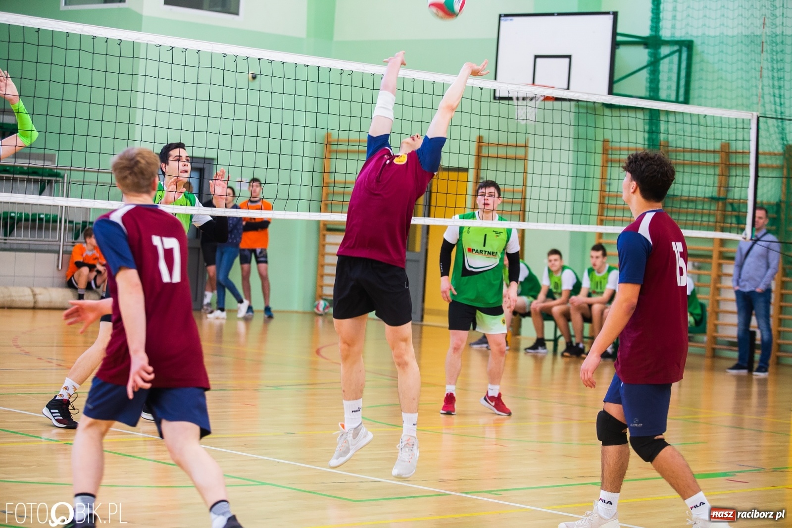 Zdjęcie w galerii na portalu naszraciborz.pl: Turniej Mikołajkowy w Piłce Siatkowej w Arenie Rafako [WYNIKI] wiadomości z regionu