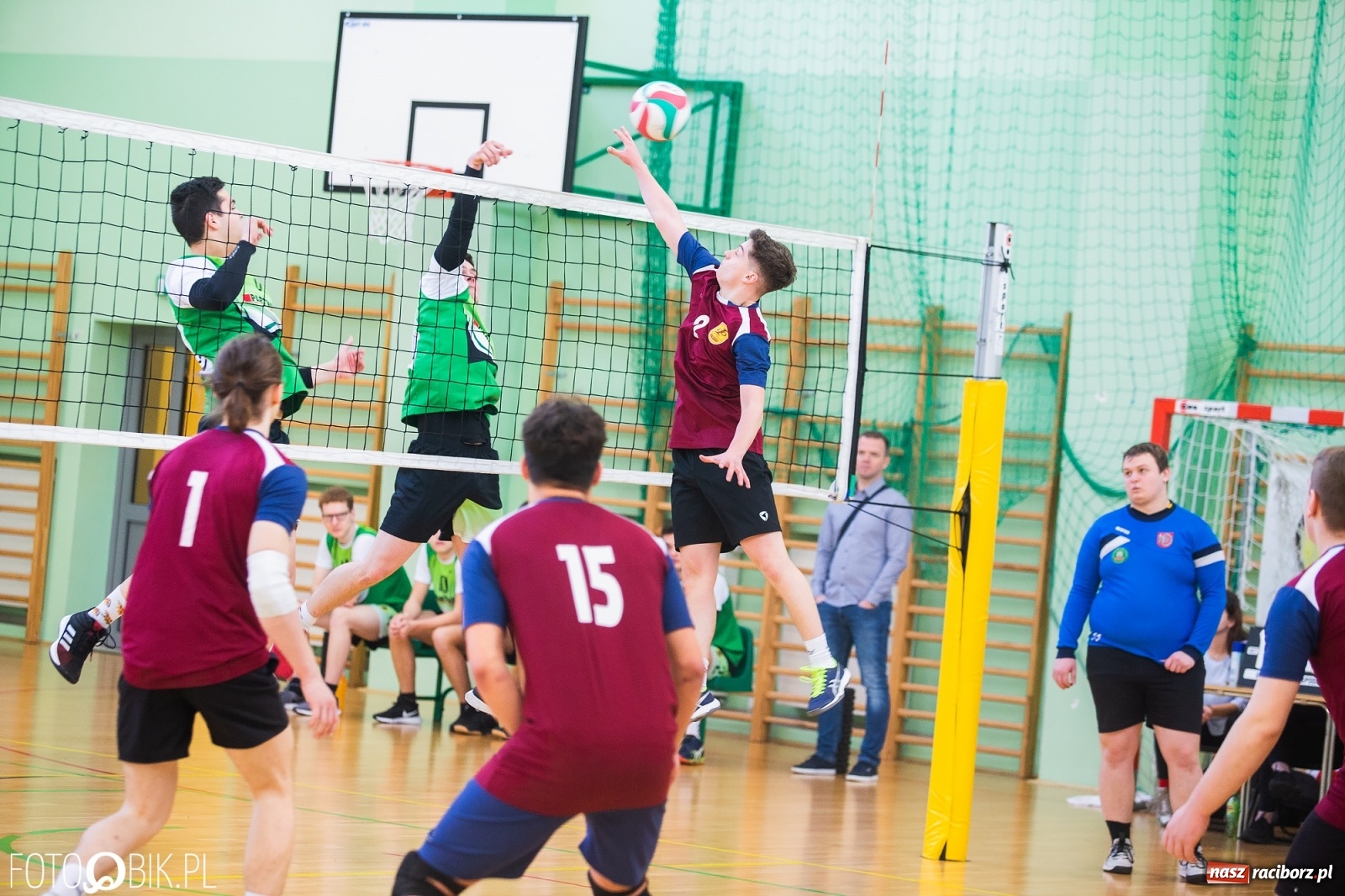 Zdjęcie w galerii na portalu naszraciborz.pl: Turniej Mikołajkowy w Piłce Siatkowej w Arenie Rafako [WYNIKI] wiadomości z regionu