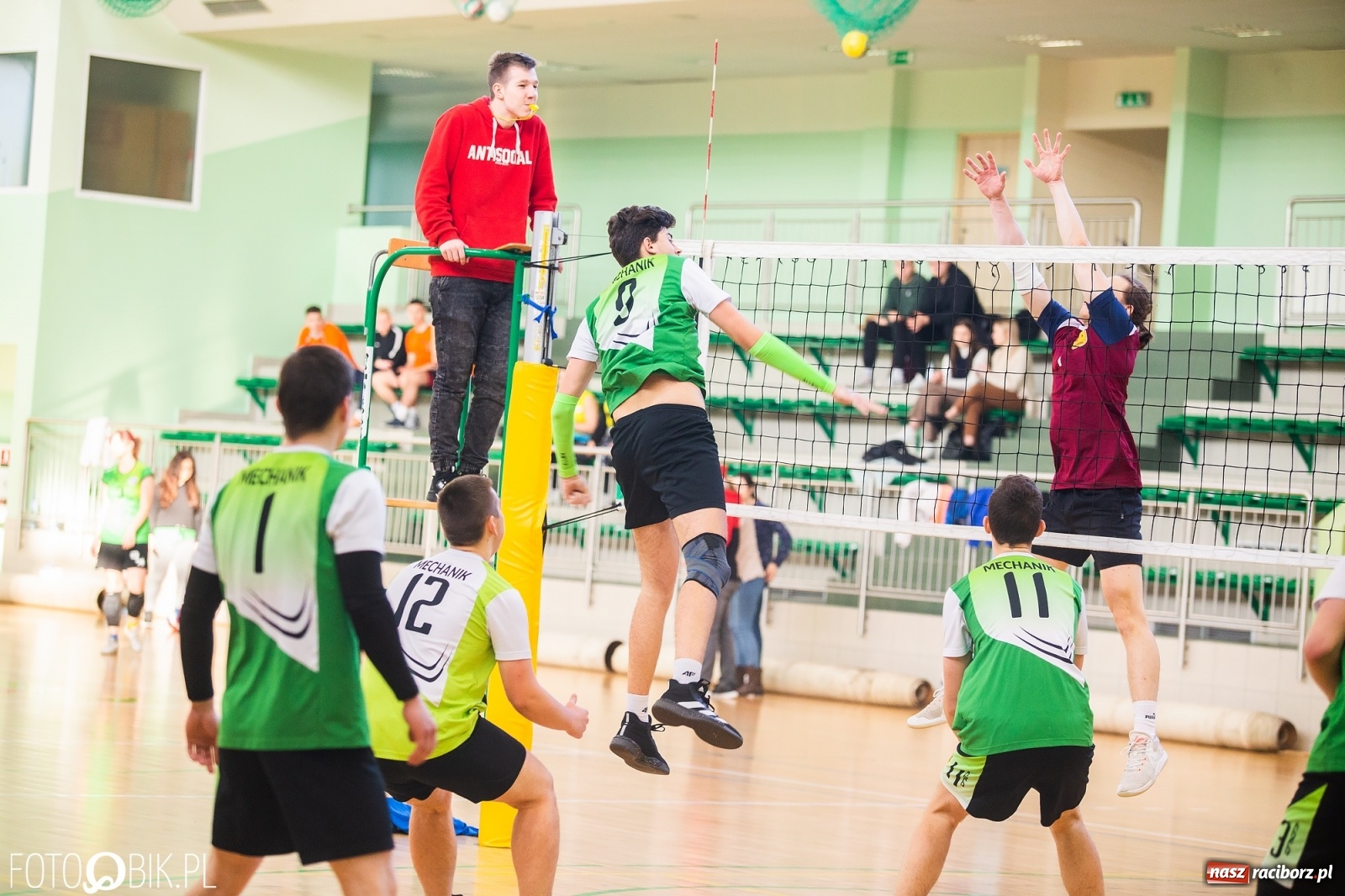 Zdjęcie w galerii na portalu naszraciborz.pl: Turniej Mikołajkowy w Piłce Siatkowej w Arenie Rafako [WYNIKI] wiadomości z regionu