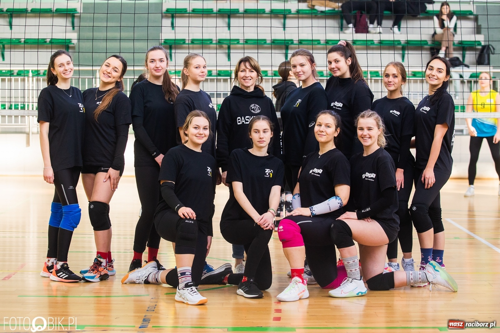 Zdjęcie w galerii na portalu naszraciborz.pl: Turniej Mikołajkowy w Piłce Siatkowej w Arenie Rafako [WYNIKI] wiadomości z regionu