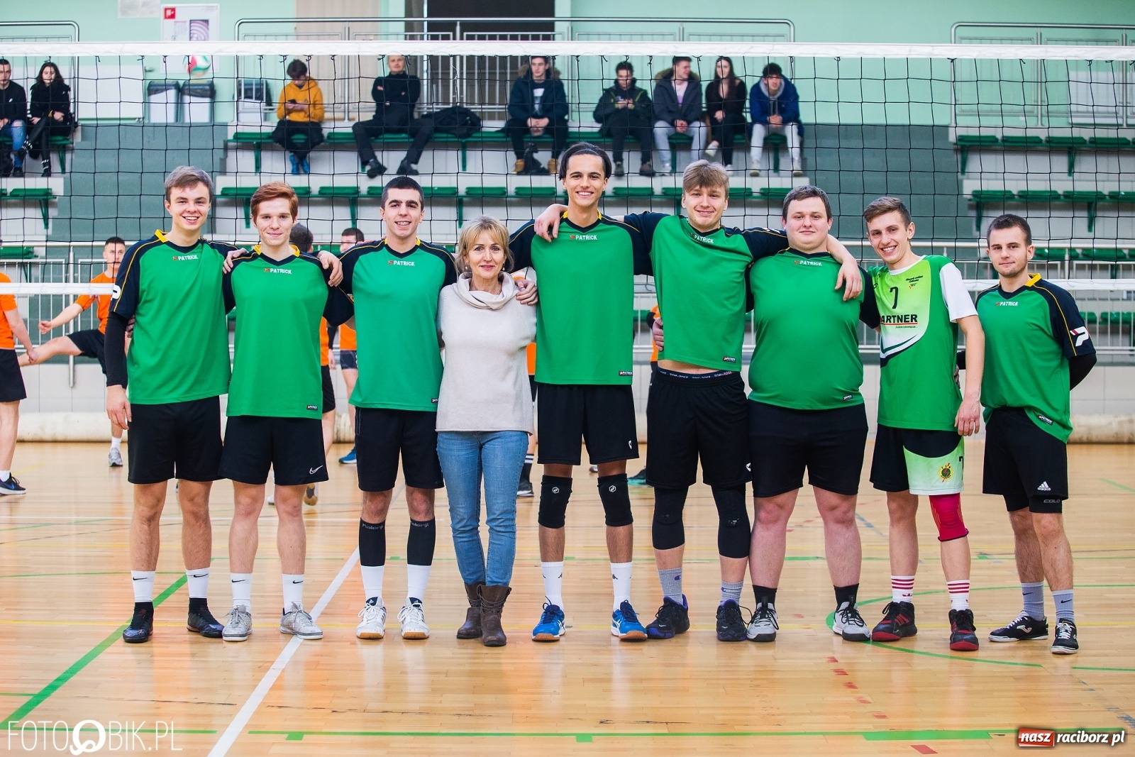 Zdjęcie w galerii na portalu naszraciborz.pl: Turniej Mikołajkowy w Piłce Siatkowej w Arenie Rafako [WYNIKI] wiadomości z regionu