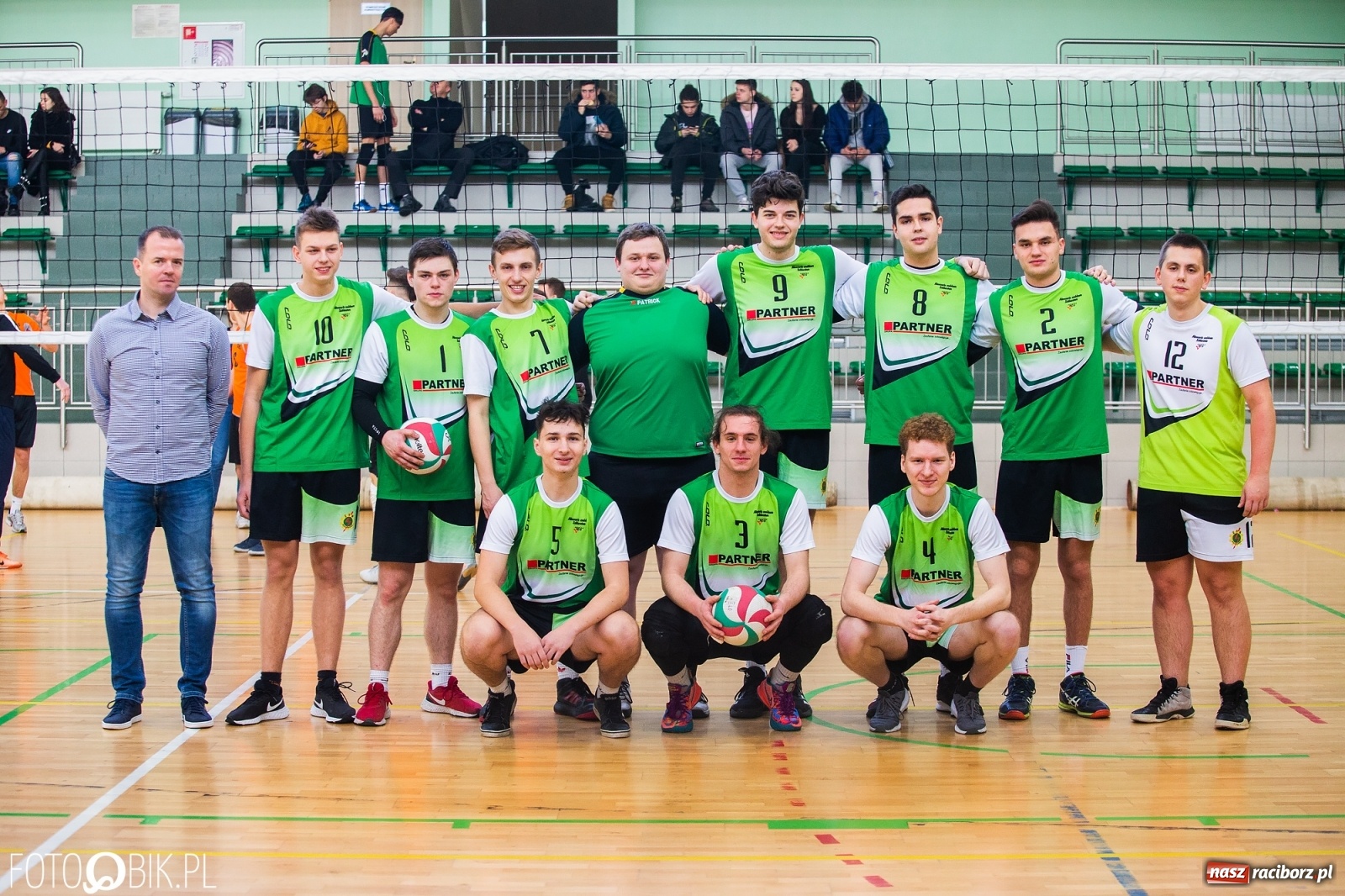 Zdjęcie w galerii na portalu naszraciborz.pl: Turniej Mikołajkowy w Piłce Siatkowej w Arenie Rafako [WYNIKI] wiadomości z regionu