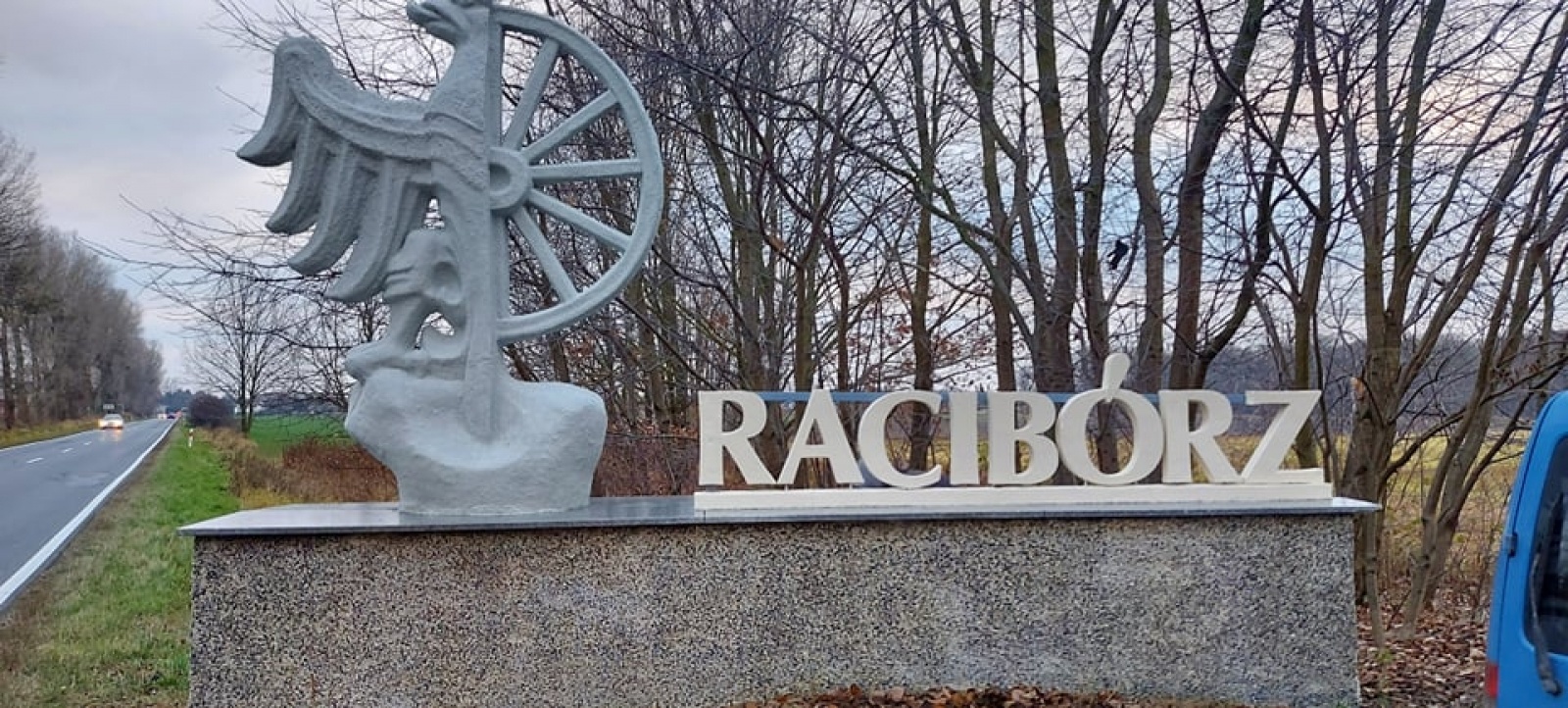 Zdjęcie w galerii na portalu naszraciborz.pl: Witacze RACIBÓRZ i krzyż odnowione wiadomości z regionu