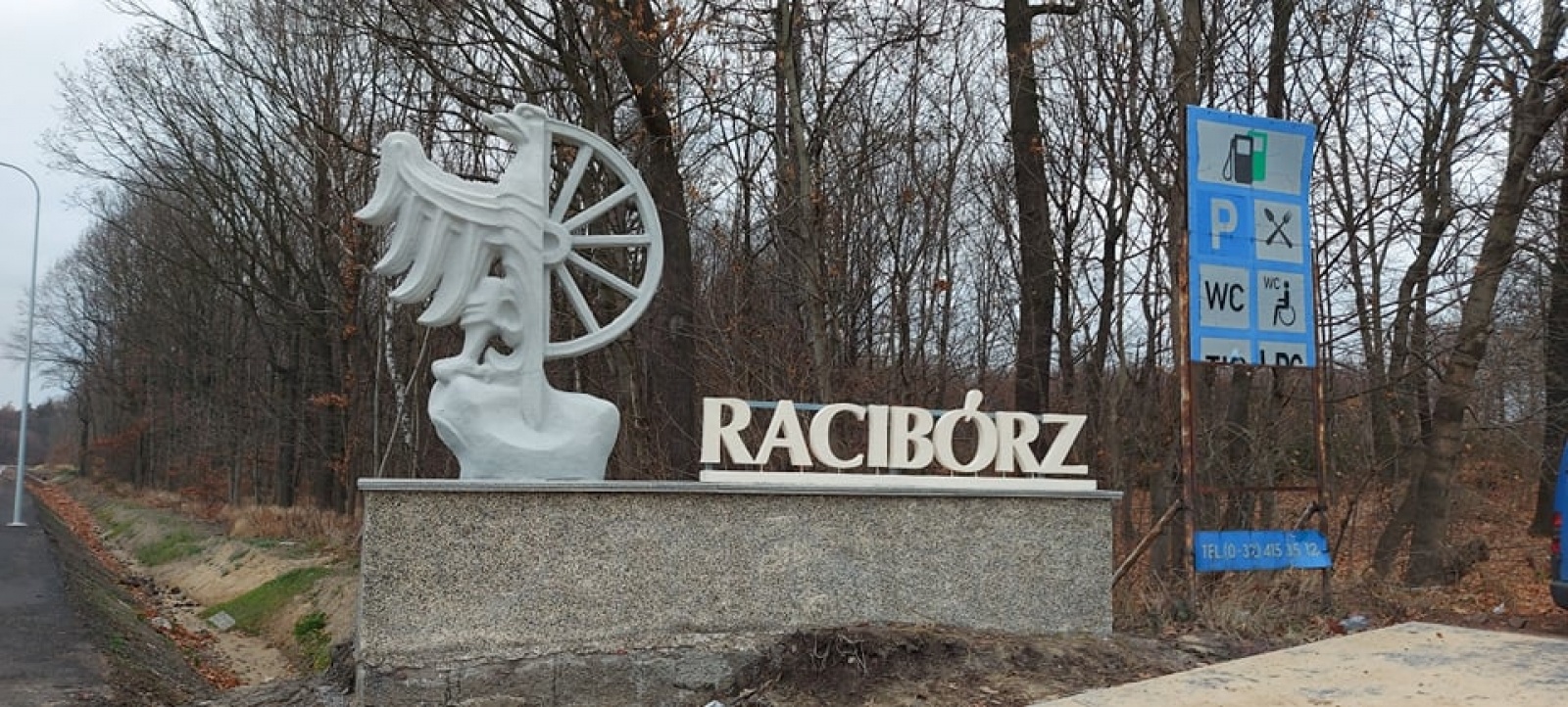 Zdjęcie w galerii na portalu naszraciborz.pl: Witacze RACIBÓRZ i krzyż odnowione wiadomości z regionu