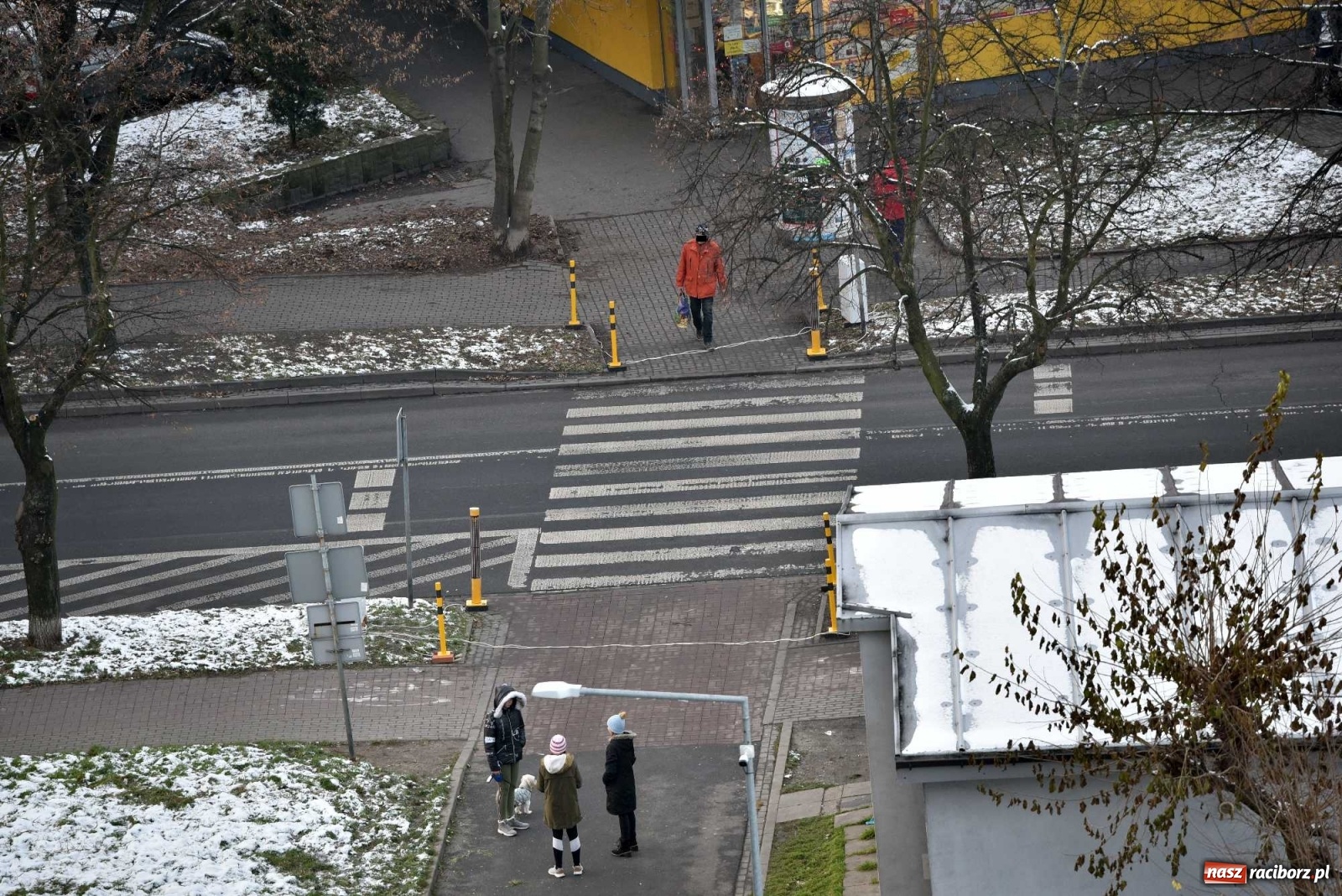 Zdjęcie w galerii na portalu naszraciborz.pl: Safepass testowany w Raciborzu. Ludzie bali się wejść na przejście wiadomości z regionu