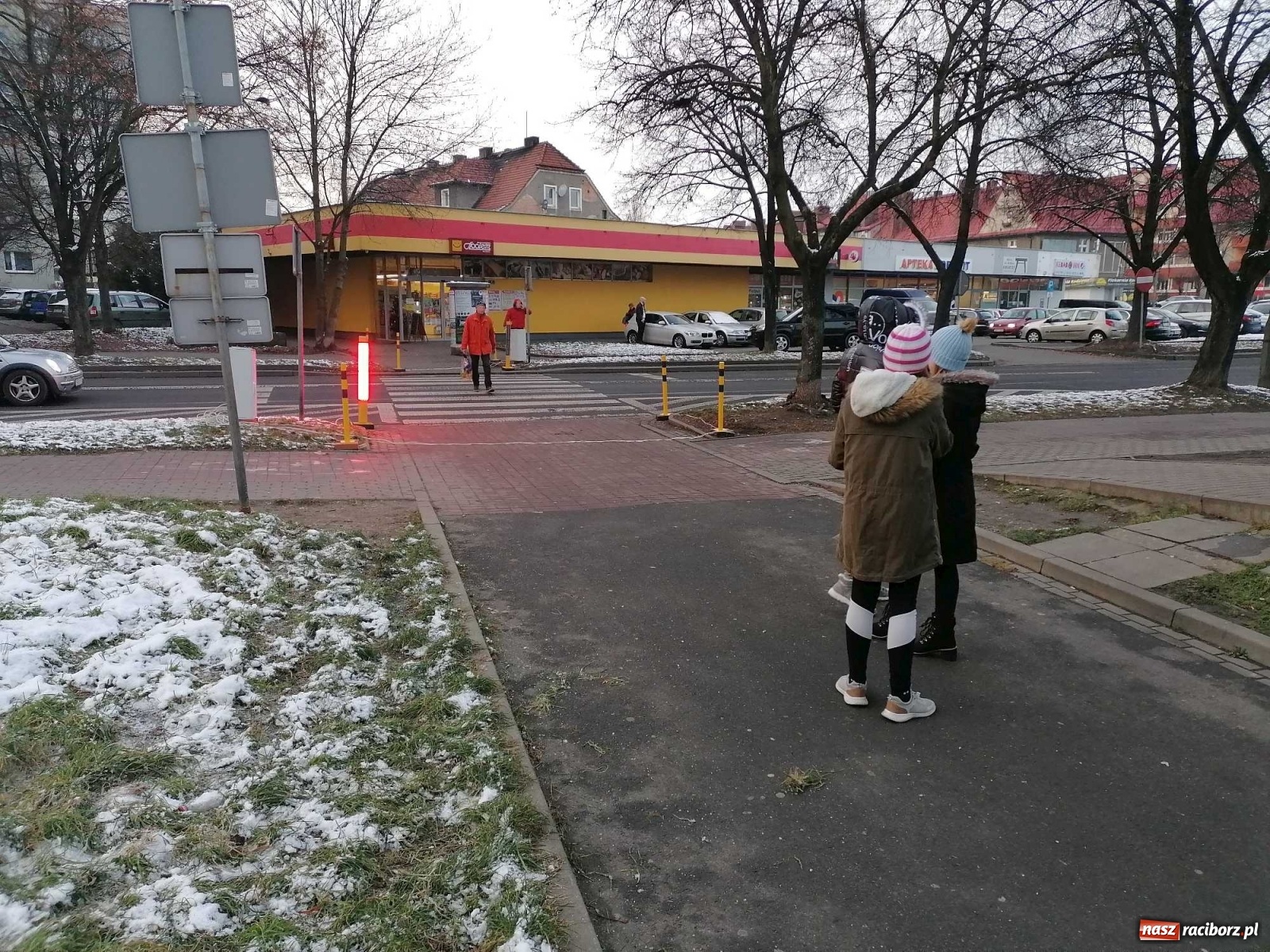 Zdjęcie w galerii na portalu naszraciborz.pl: Safepass testowany w Raciborzu. Ludzie bali się wejść na przejście wiadomości z regionu