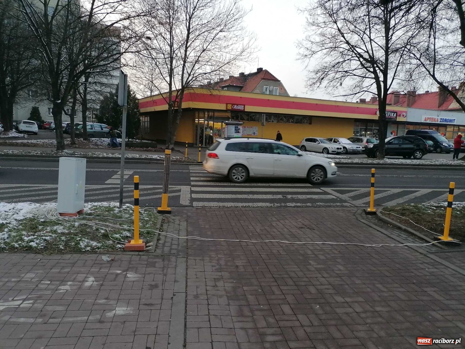 Zdjęcie w galerii na portalu naszraciborz.pl: Safepass testowany w Raciborzu. Ludzie bali się wejść na przejście wiadomości z regionu