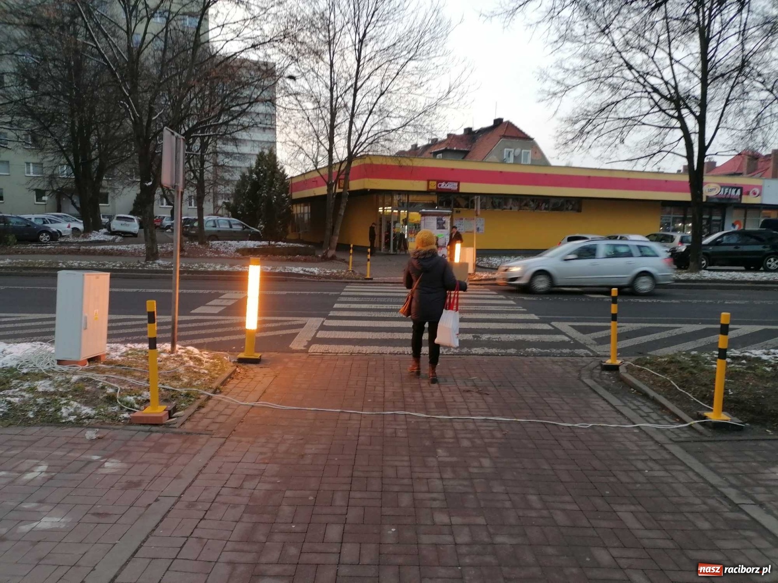 Zdjęcie w galerii na portalu naszraciborz.pl: Safepass testowany w Raciborzu. Ludzie bali się wejść na przejście wiadomości z regionu