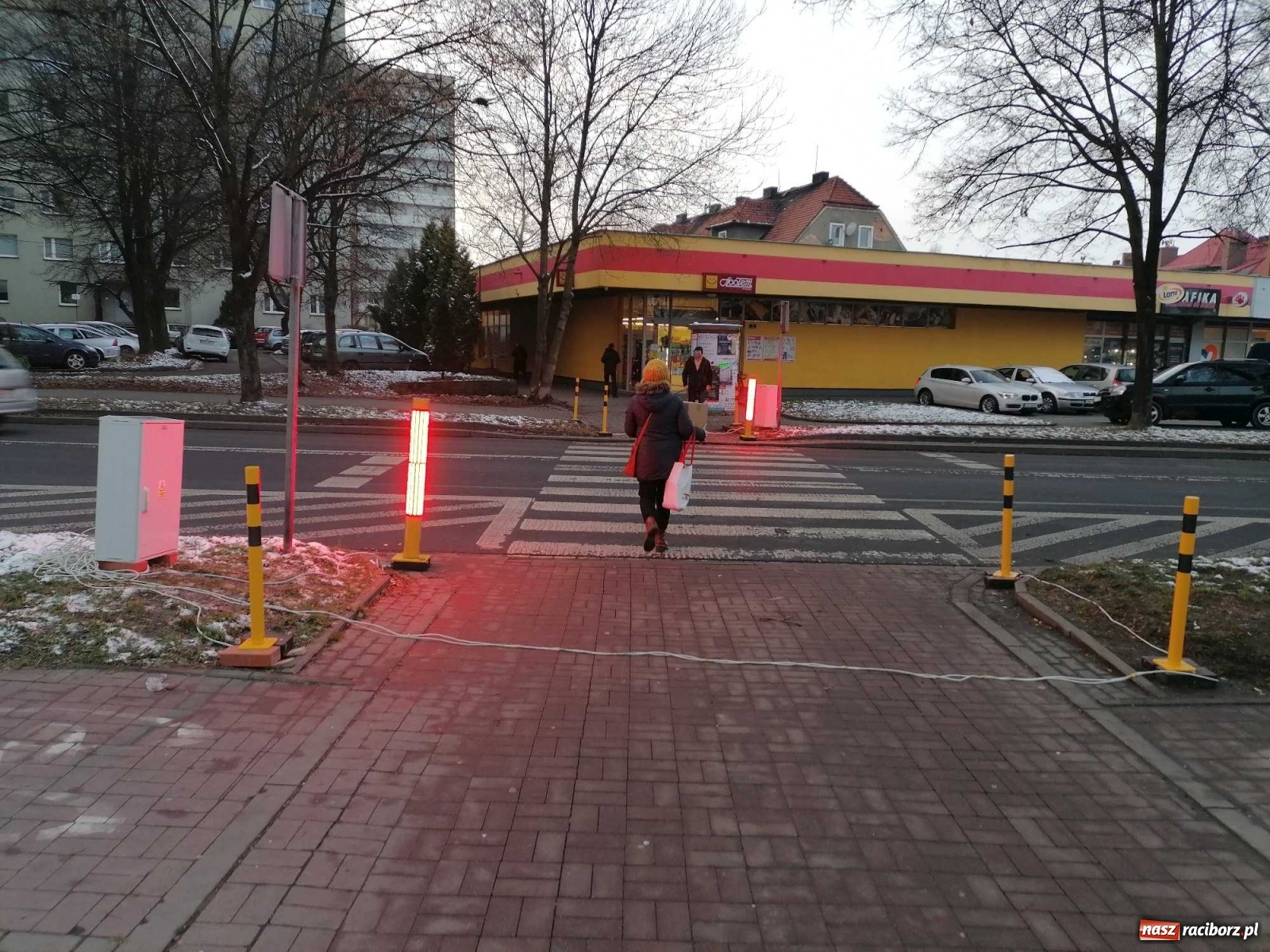 Zdjęcie w galerii na portalu naszraciborz.pl: Safepass testowany w Raciborzu. Ludzie bali się wejść na przejście wiadomości z regionu