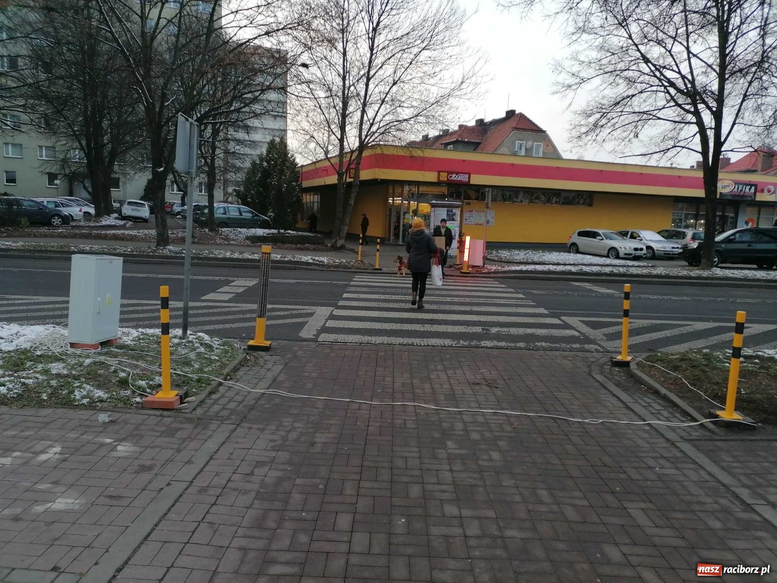 Zdjęcie w galerii na portalu naszraciborz.pl: Safepass testowany w Raciborzu. Ludzie bali się wejść na przejście wiadomości z regionu