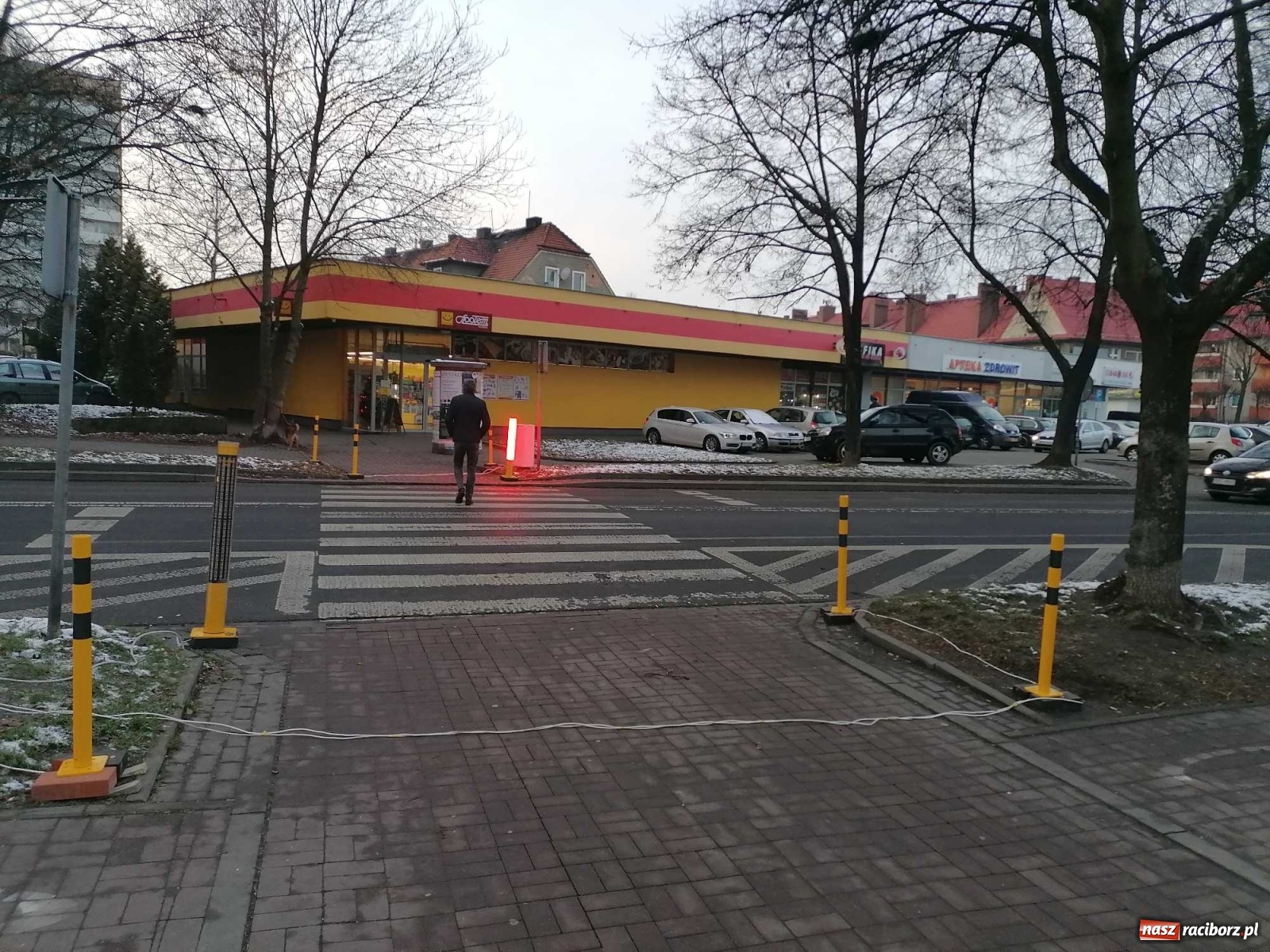 Zdjęcie w galerii na portalu naszraciborz.pl: Safepass testowany w Raciborzu. Ludzie bali się wejść na przejście wiadomości z regionu