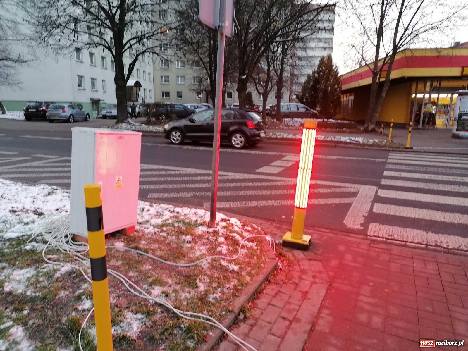 Zdjęcie w galerii na portalu naszraciborz.pl: Safepass testowany w Raciborzu. Ludzie bali się wejść na przejście wiadomości z regionu