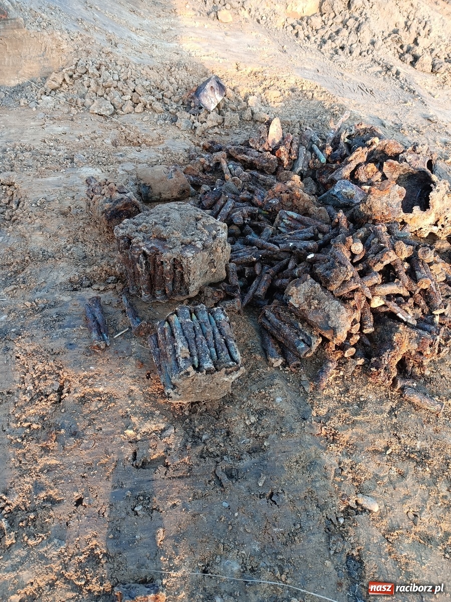 Zdjęcie w galerii na portalu naszraciborz.pl: Posowieckie stanowisko bojowe odkryte w Tworkowie [FOTO] wiadomości z regionu