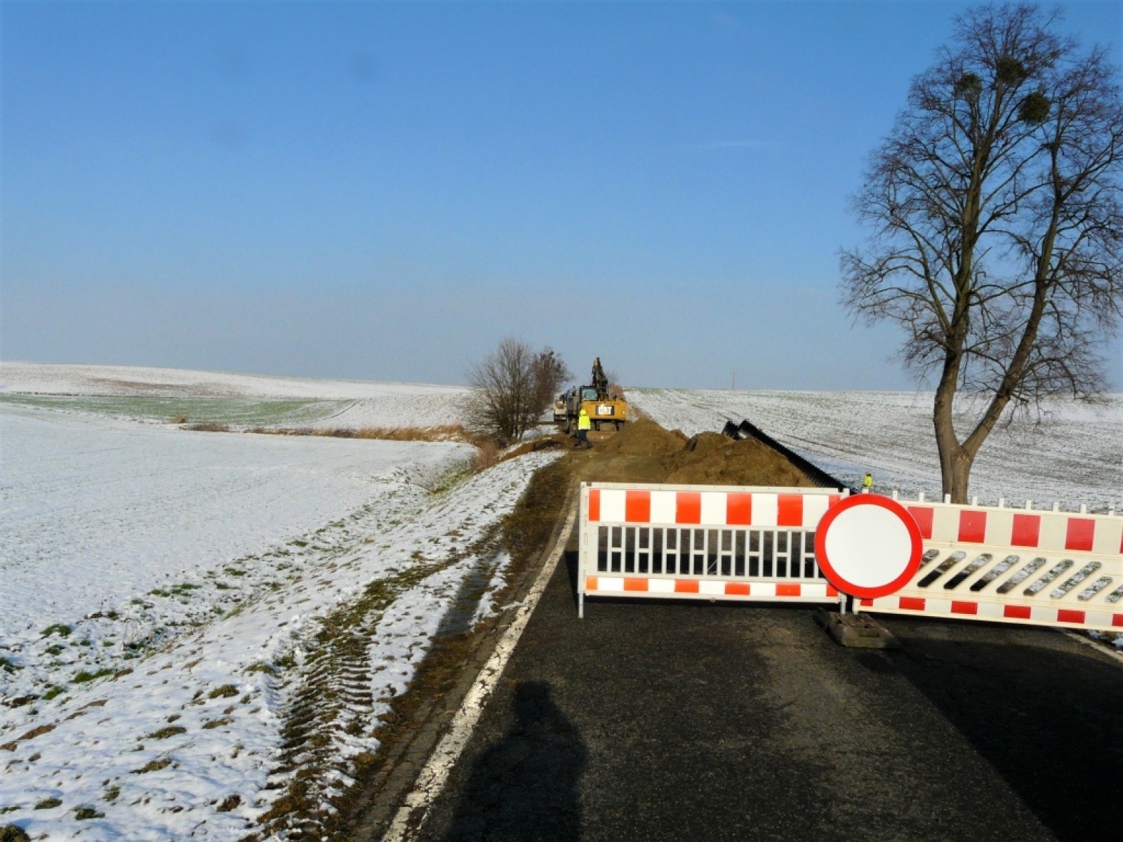 Zdjęcie w galerii na portalu naszraciborz.pl: Rozpoczął się remont przepustu w Krowiarkach wiadomości z regionu