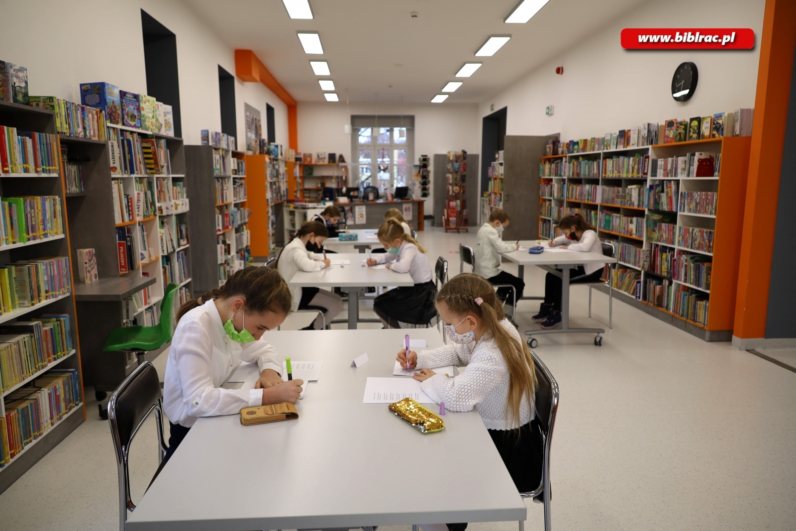 Zdjęcie w galerii na portalu naszraciborz.pl: Mistrzowie Kaligrafii rywalizowali w raciborskiej bibliotece wiadomości z regionu