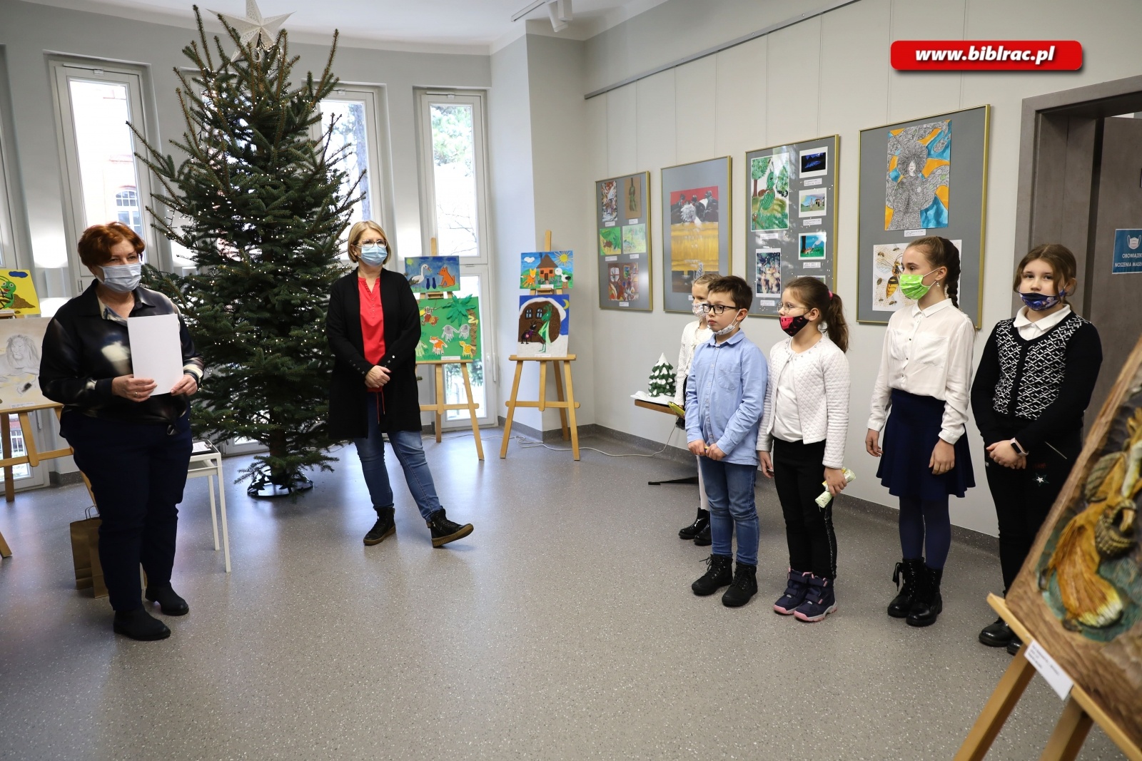Zdjęcie w galerii na portalu naszraciborz.pl: Mistrzowie Kaligrafii rywalizowali w raciborskiej bibliotece wiadomości z regionu