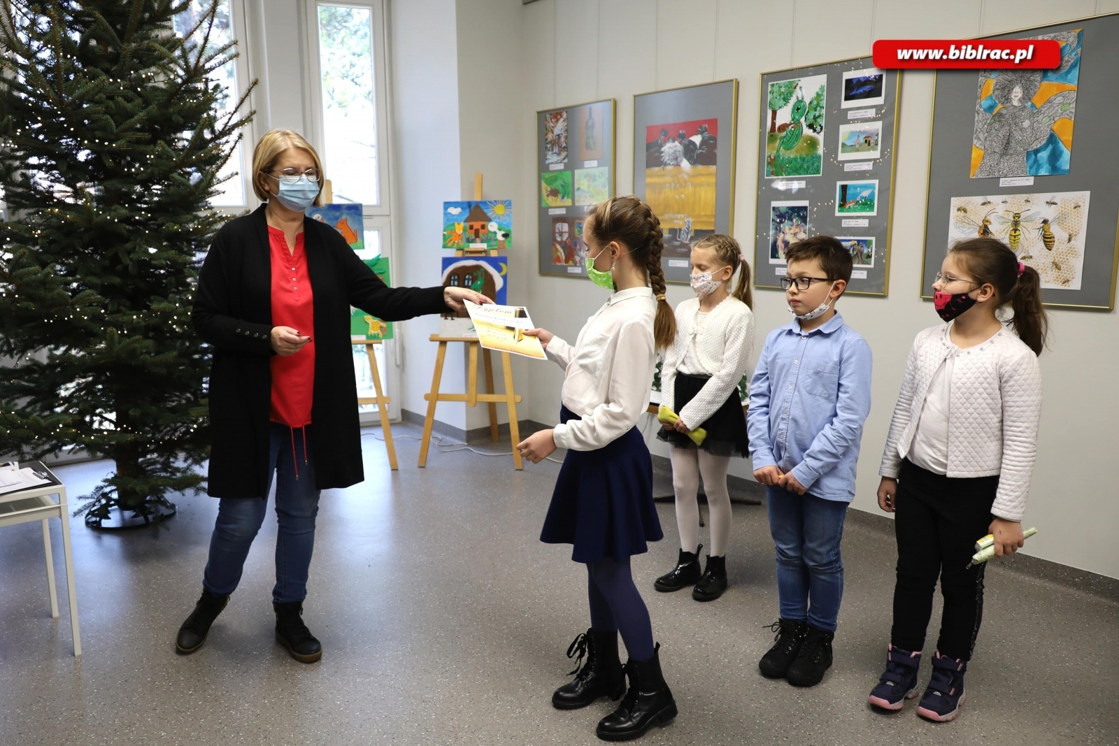 Zdjęcie w galerii na portalu naszraciborz.pl: Mistrzowie Kaligrafii rywalizowali w raciborskiej bibliotece wiadomości z regionu