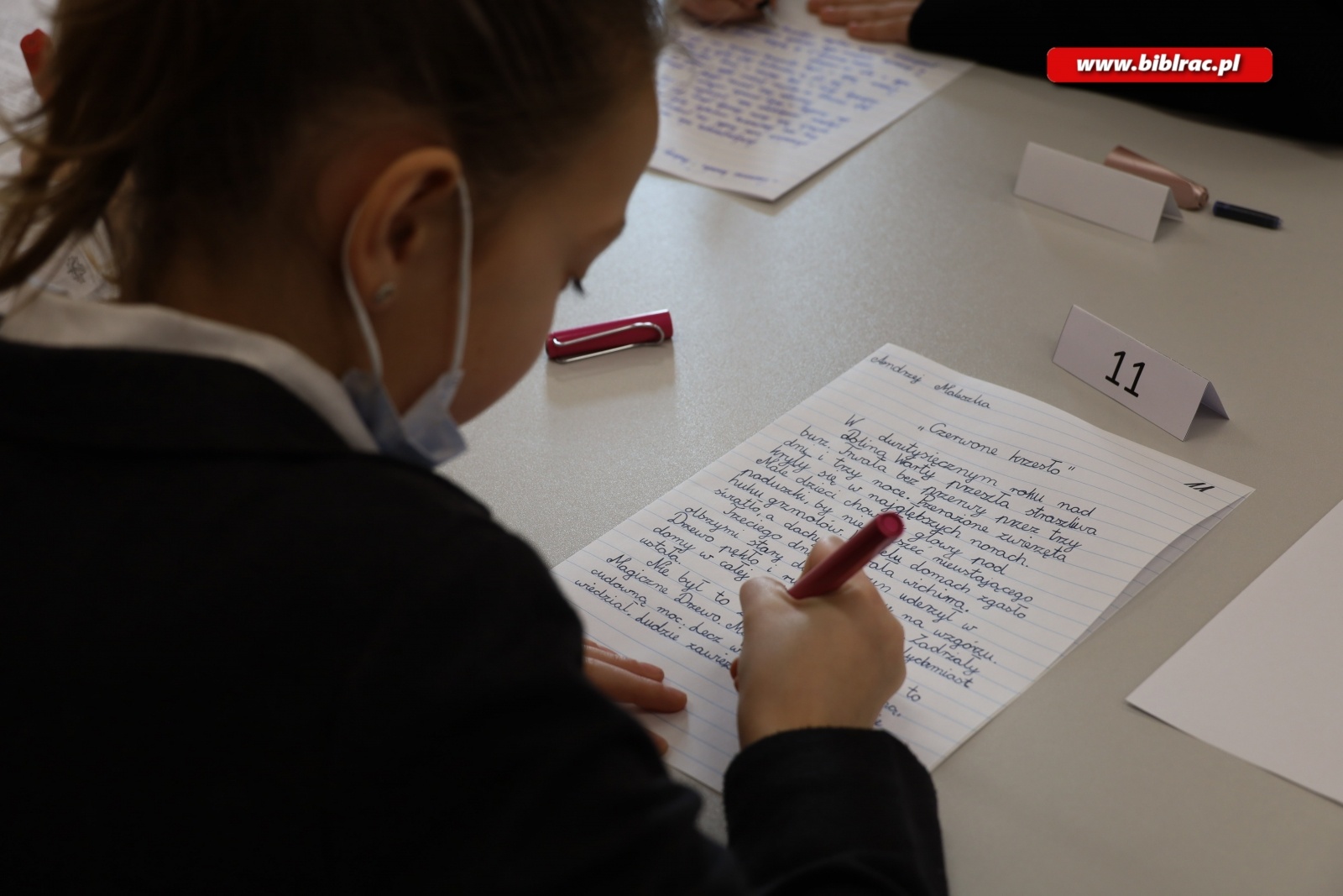 Zdjęcie w galerii na portalu naszraciborz.pl: Mistrzowie Kaligrafii rywalizowali w raciborskiej bibliotece wiadomości z regionu