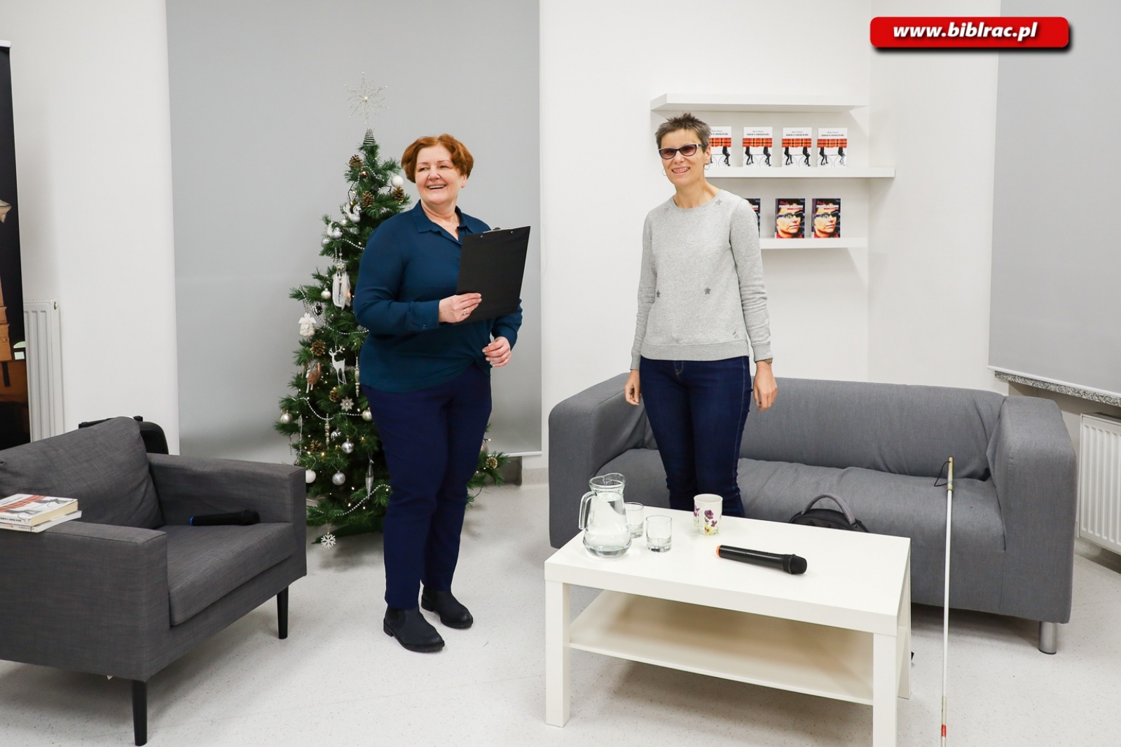 Zdjęcie w galerii na portalu naszraciborz.pl: Białą laską w stereotypy – Hanna Pasterny była gościem raciborskiej biblioteki wiadomości z regionu