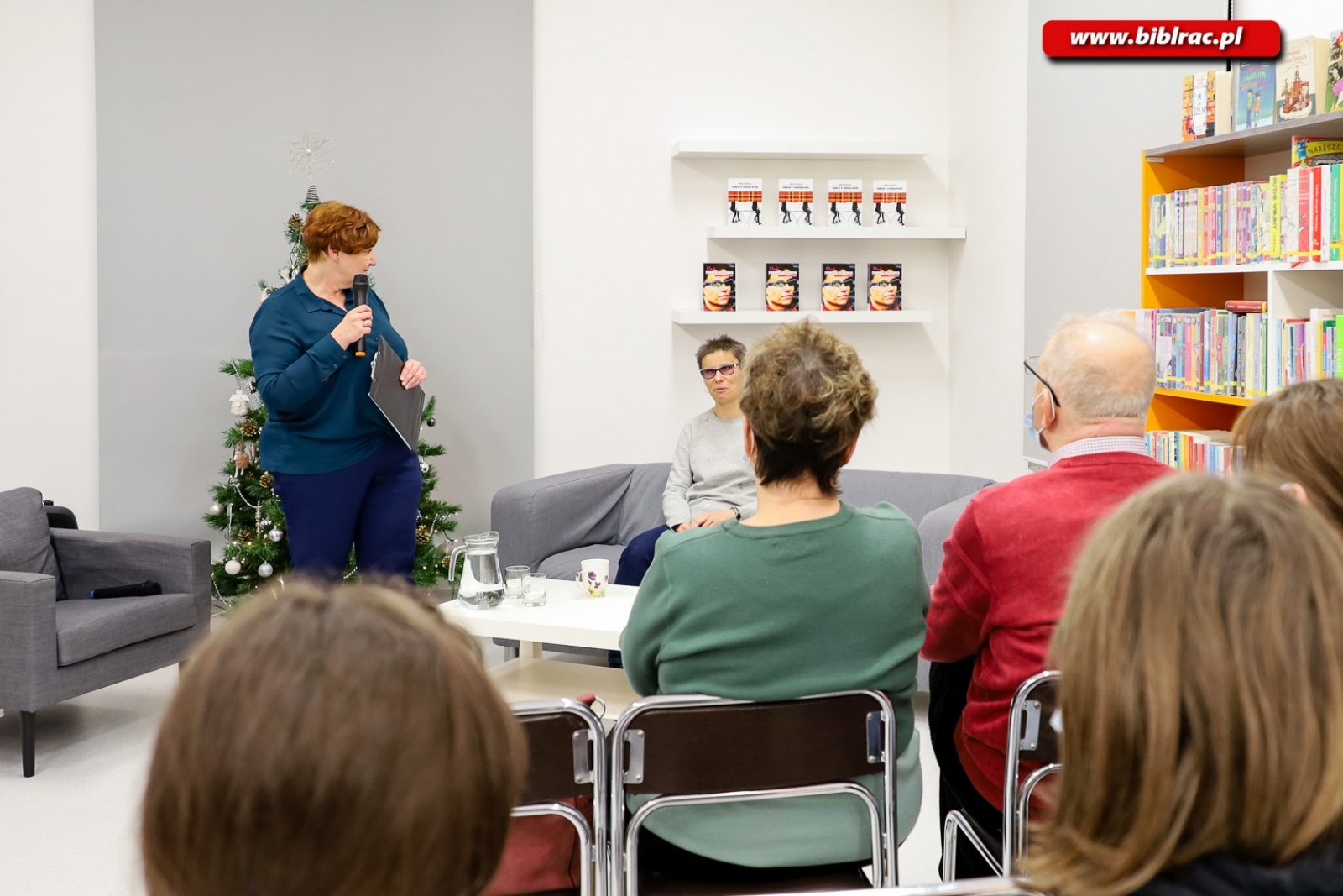 Zdjęcie w galerii na portalu naszraciborz.pl: Białą laską w stereotypy – Hanna Pasterny była gościem raciborskiej biblioteki wiadomości z regionu