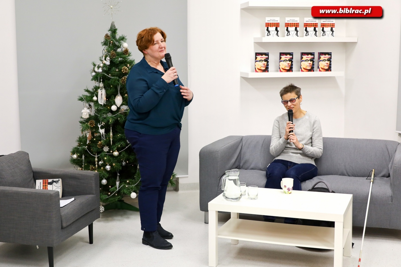 Zdjęcie w galerii na portalu naszraciborz.pl: Białą laską w stereotypy – Hanna Pasterny była gościem raciborskiej biblioteki wiadomości z regionu