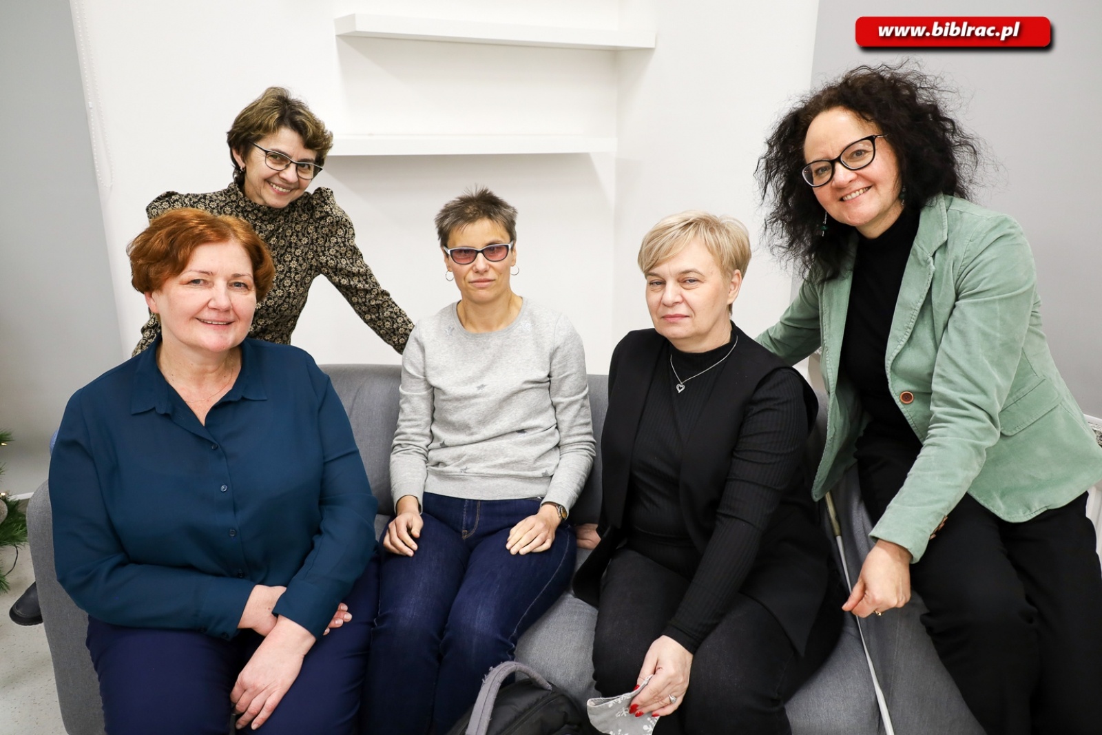 Zdjęcie w galerii na portalu naszraciborz.pl: Białą laską w stereotypy – Hanna Pasterny była gościem raciborskiej biblioteki wiadomości z regionu