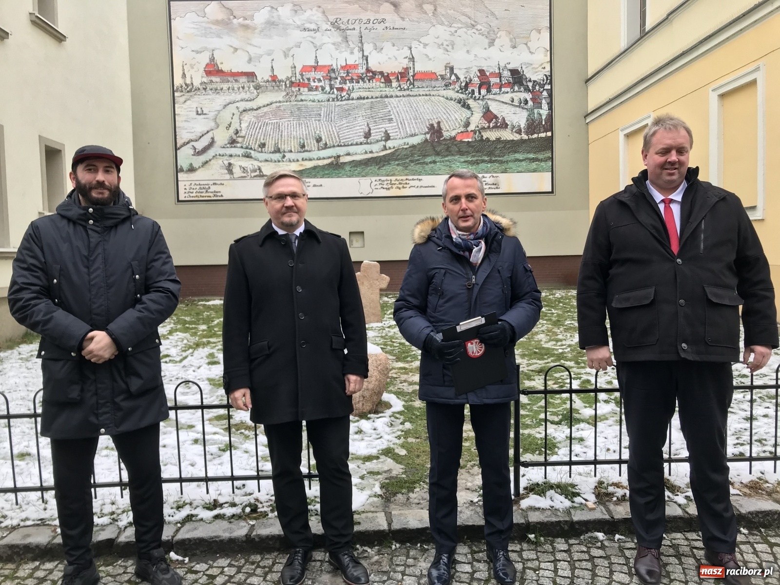 Zdjęcie w galerii na portalu naszraciborz.pl: Na Chopina powstał mural z widokiem dawnego Raciborza [FOTO i WIDEO] wiadomości z regionu