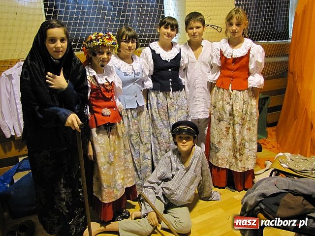 Zdjęcie w galerii na portalu naszraciborz.pl: Szkoła na Płoni obchodziła imieniny wiadomości z regionu