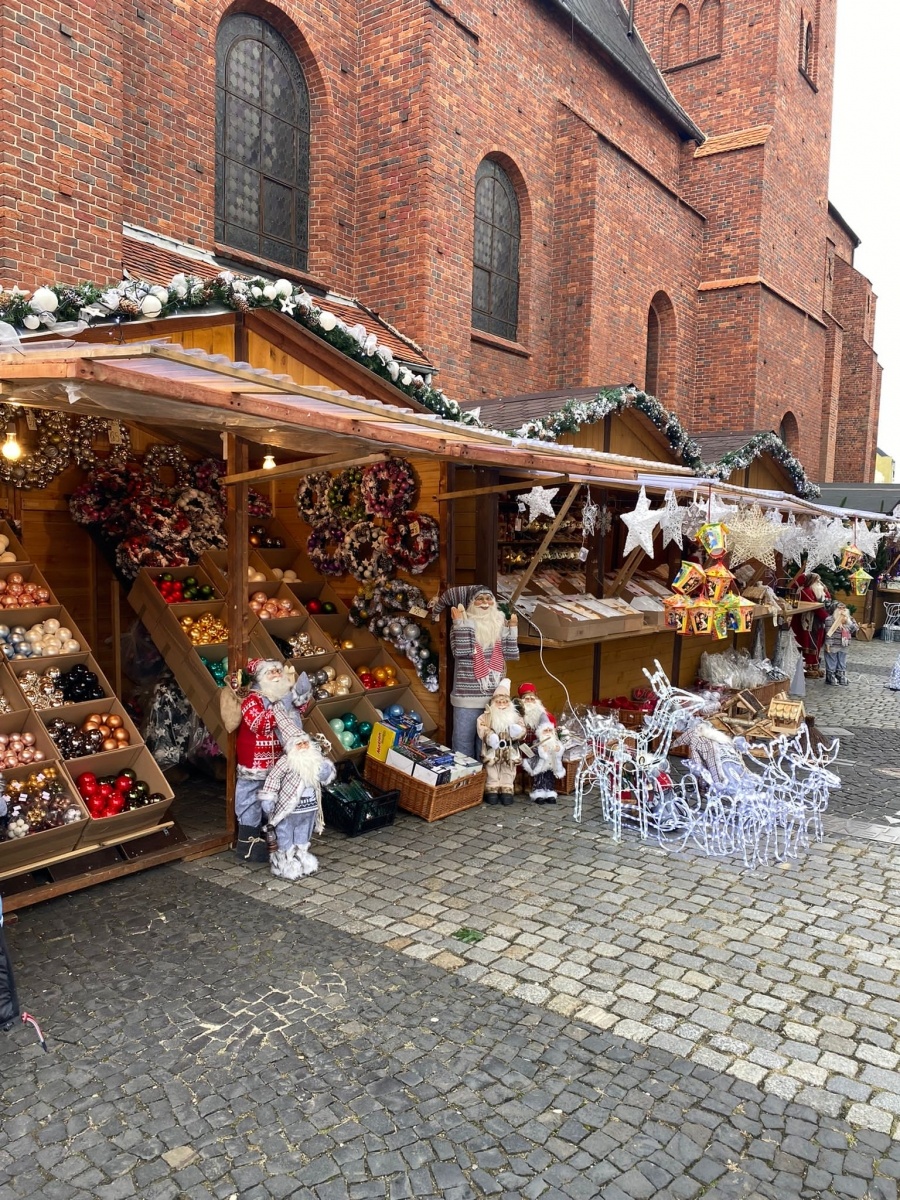 Zdjęcie w galerii na portalu naszraciborz.pl: Świat Prezentów jeszcze bliżej was - na zamku, na placu Dominikańskim i przy Auchan wiadomości z regionu