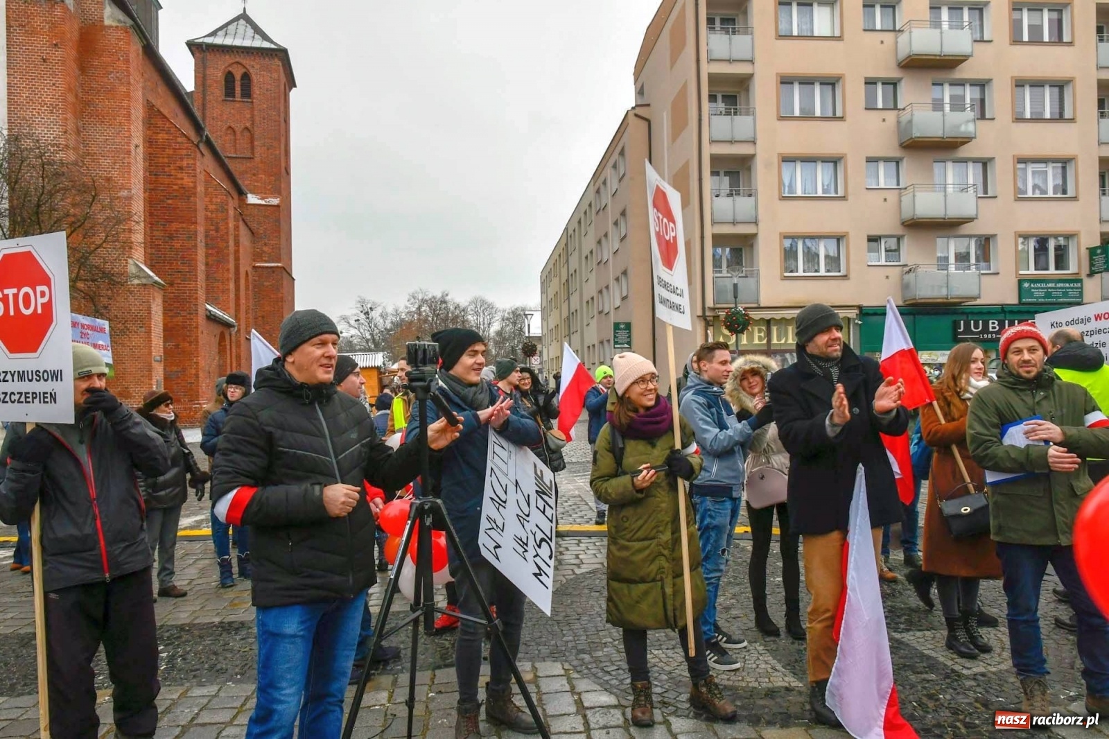 Zdjęcie w galerii na portalu naszraciborz.pl: Stop Segregacji Sanitarnej - protest w Raciborzu [FOTO i WIDEO] wiadomości z regionu
