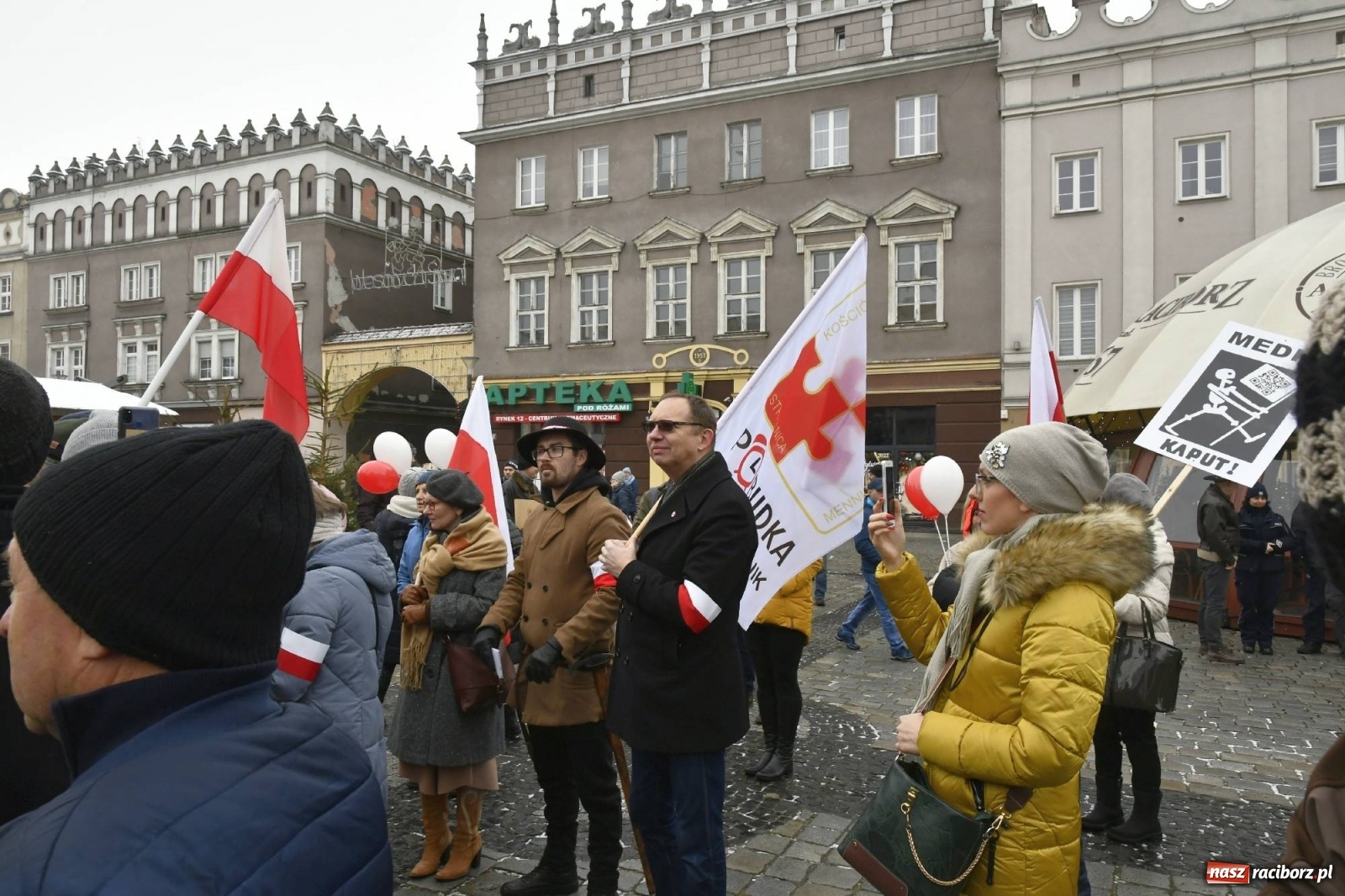 Zdjęcie w galerii na portalu naszraciborz.pl: Stop Segregacji Sanitarnej - protest w Raciborzu [FOTO i WIDEO] wiadomości z regionu