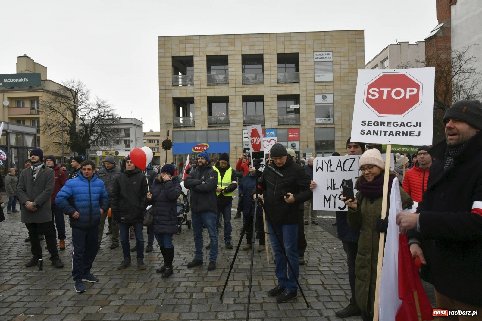 Zdjęcie w galerii na portalu naszraciborz.pl: Stop Segregacji Sanitarnej - protest w Raciborzu [FOTO i WIDEO] wiadomości z regionu