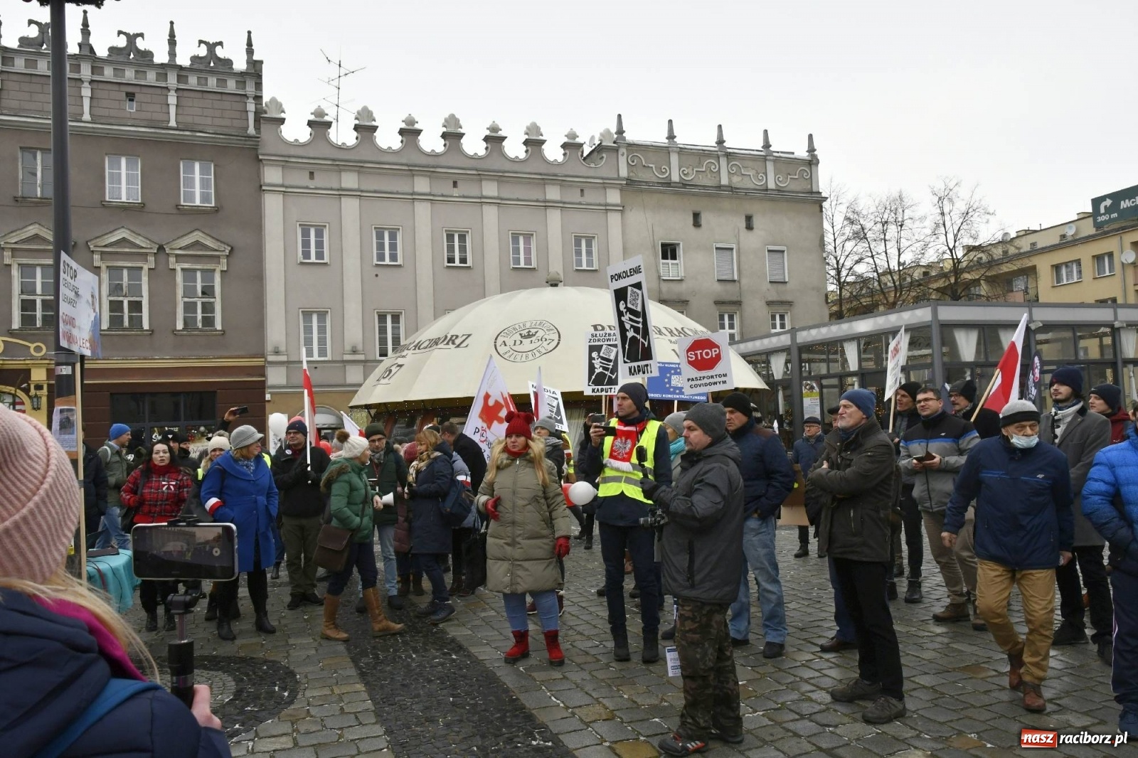 Zdjęcie w galerii na portalu naszraciborz.pl: Stop Segregacji Sanitarnej - protest w Raciborzu [FOTO i WIDEO] wiadomości z regionu