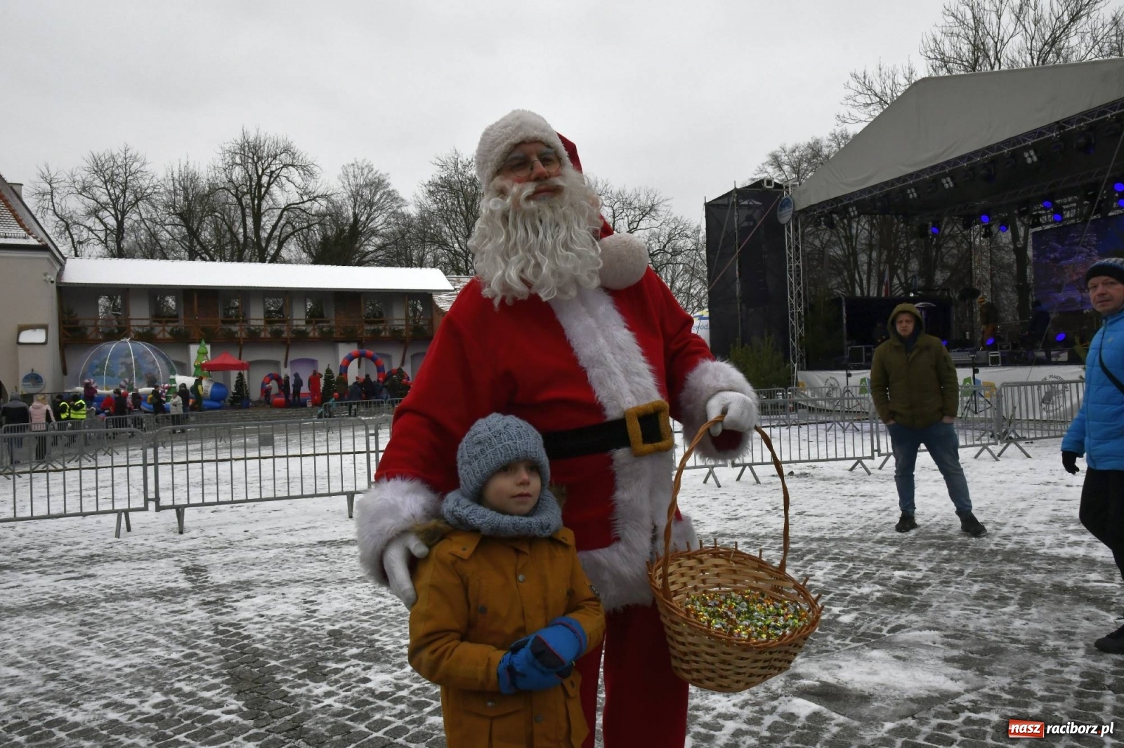 Zdjęcie w galerii na portalu naszraciborz.pl: Ruszył jarmark na zamku w Raciborzu [FOTO i WIDEO] wiadomości z regionu