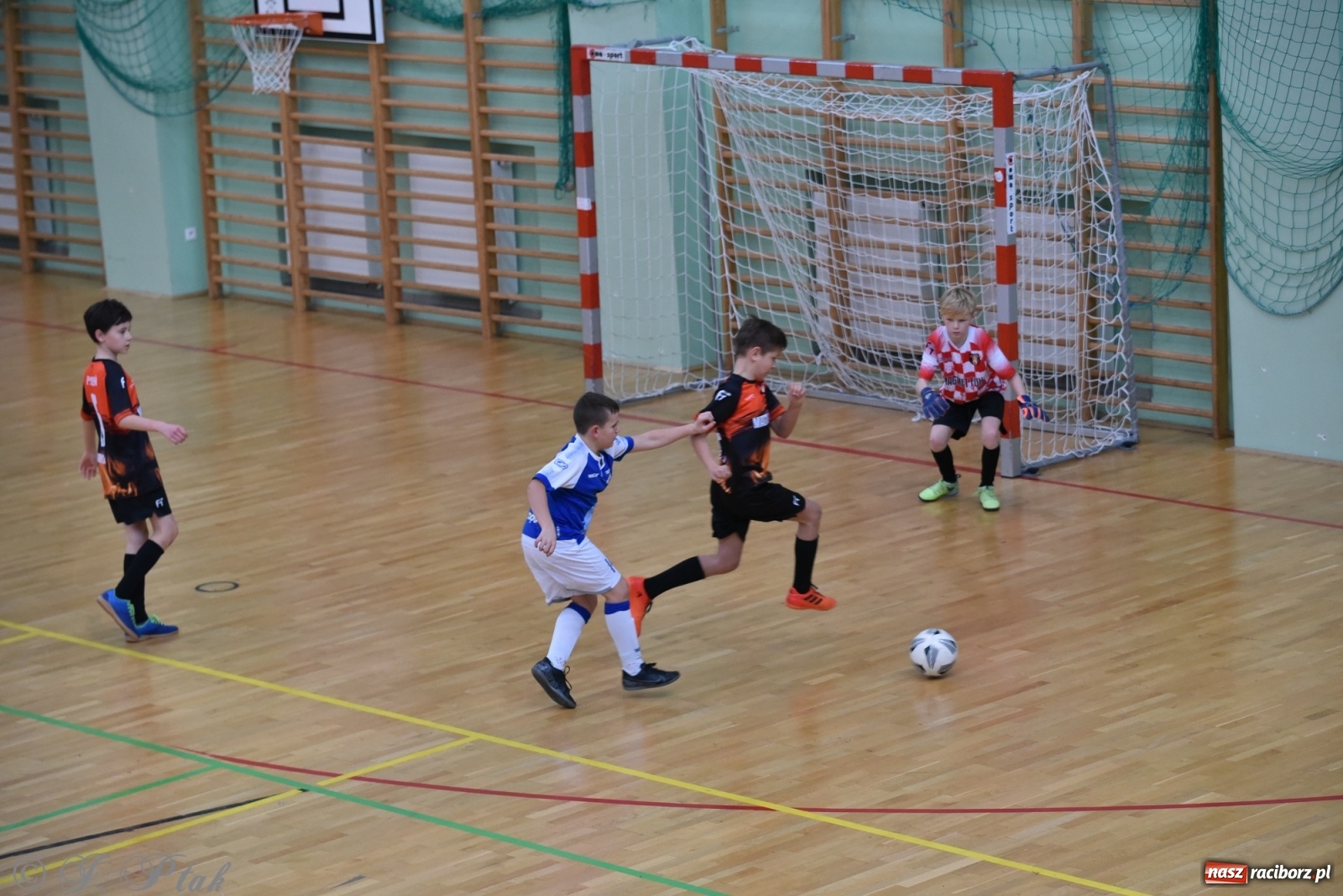 Zdjęcie w galerii na portalu naszraciborz.pl: Halowy turniej o puchar prezesa LKS 07 Markowice [FOTO] wiadomości z regionu