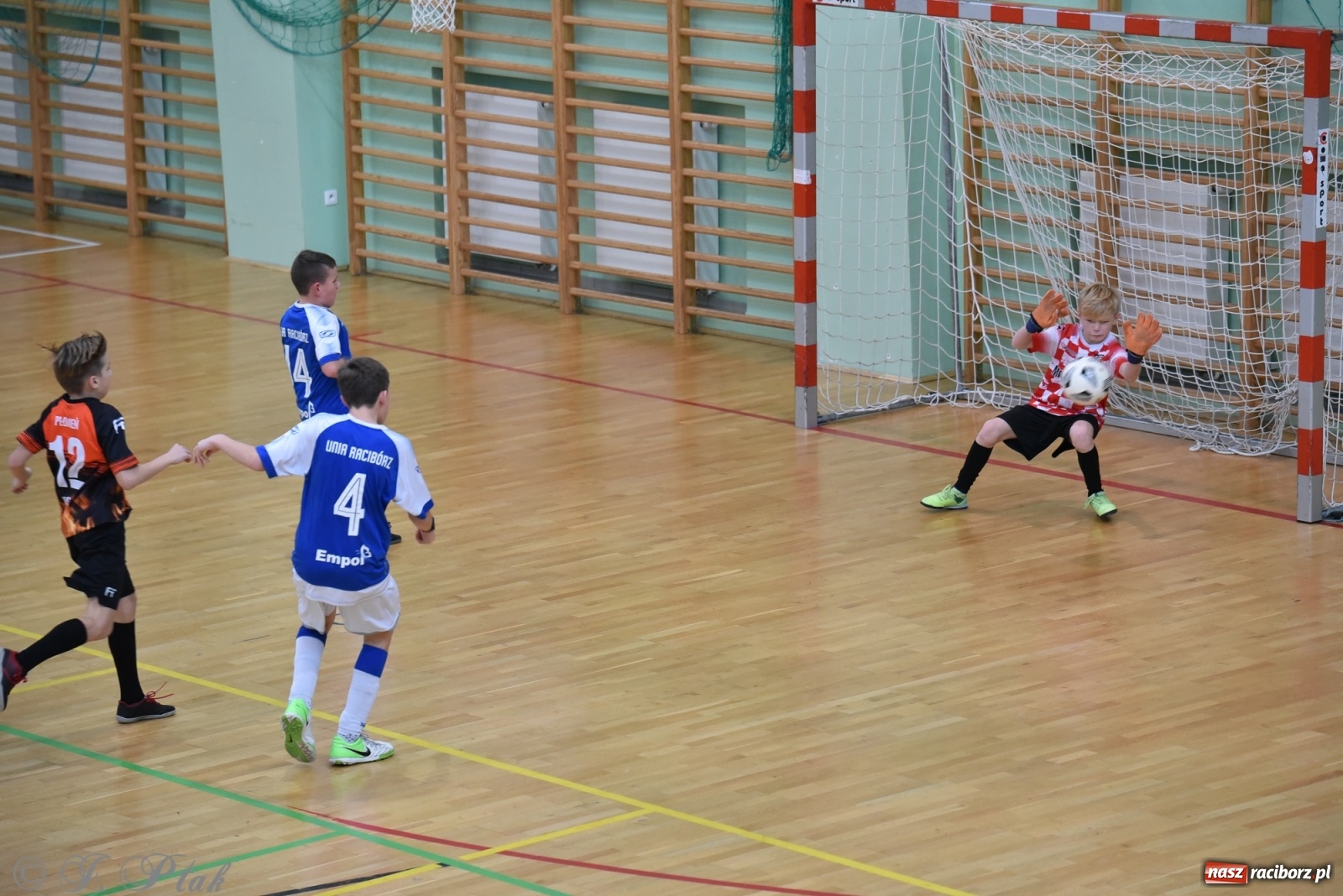 Zdjęcie w galerii na portalu naszraciborz.pl: Halowy turniej o puchar prezesa LKS 07 Markowice [FOTO] wiadomości z regionu