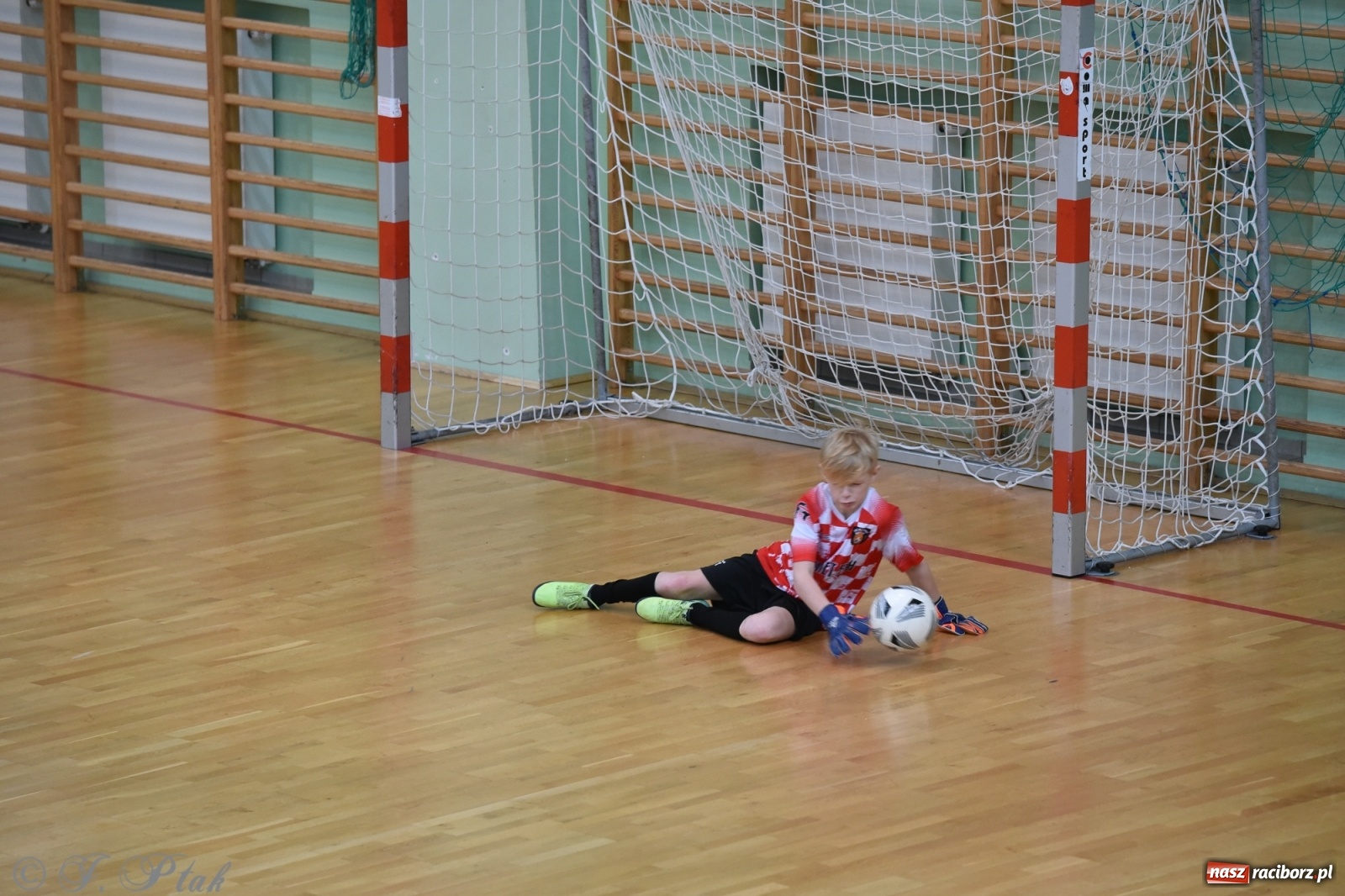 Zdjęcie w galerii na portalu naszraciborz.pl: Halowy turniej o puchar prezesa LKS 07 Markowice [FOTO] wiadomości z regionu