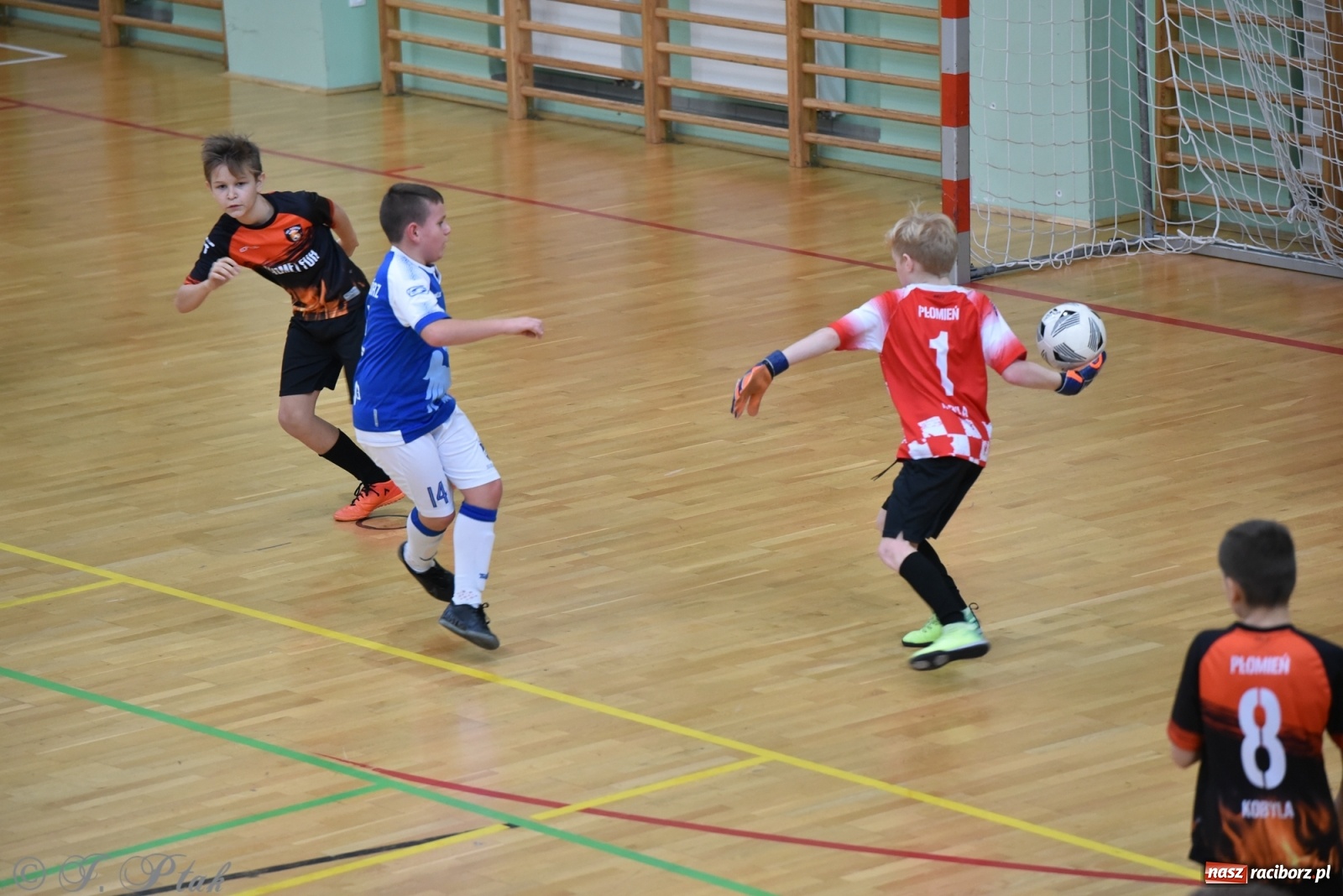 Zdjęcie w galerii na portalu naszraciborz.pl: Halowy turniej o puchar prezesa LKS 07 Markowice [FOTO] wiadomości z regionu