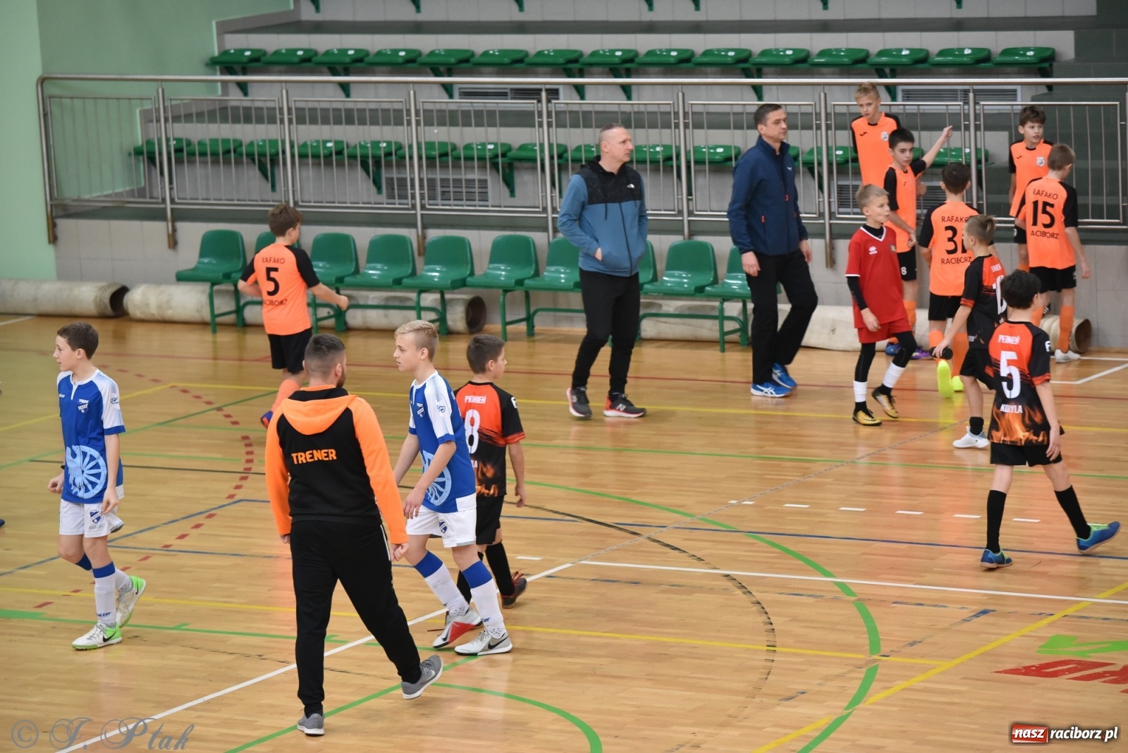 Zdjęcie w galerii na portalu naszraciborz.pl: Halowy turniej o puchar prezesa LKS 07 Markowice [FOTO] wiadomości z regionu
