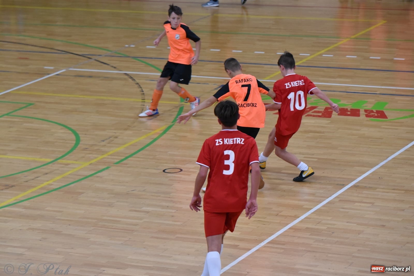 Zdjęcie w galerii na portalu naszraciborz.pl: Halowy turniej o puchar prezesa LKS 07 Markowice [FOTO] wiadomości z regionu