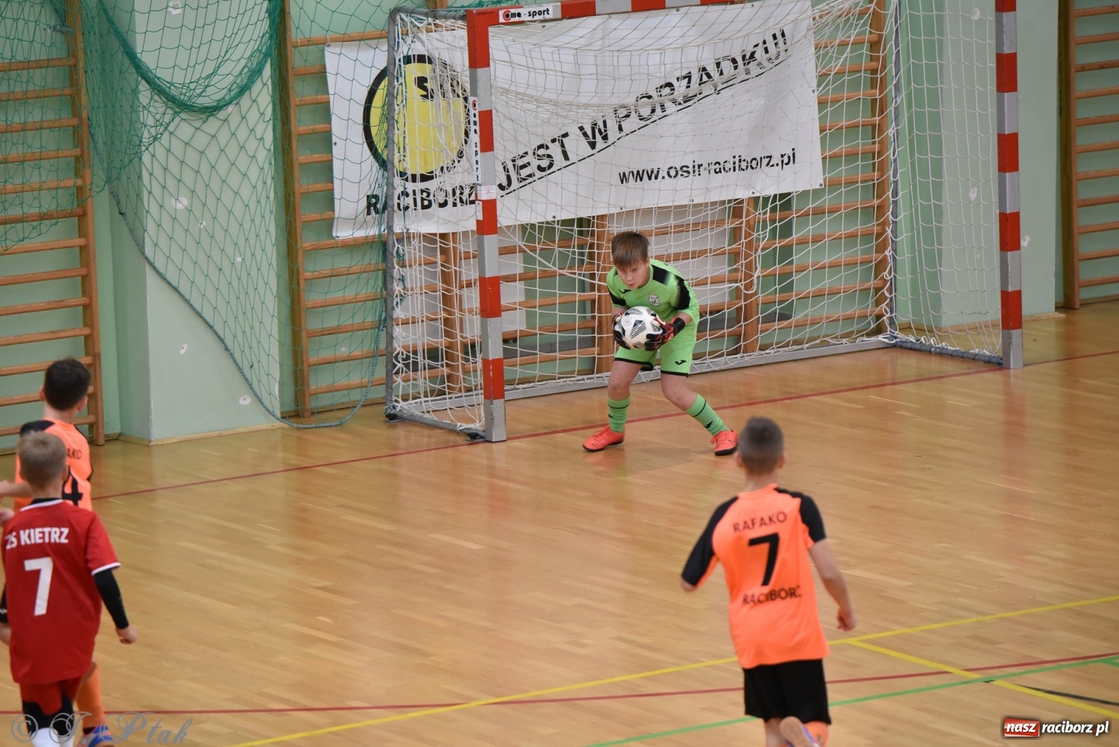 Zdjęcie w galerii na portalu naszraciborz.pl: Halowy turniej o puchar prezesa LKS 07 Markowice [FOTO] wiadomości z regionu