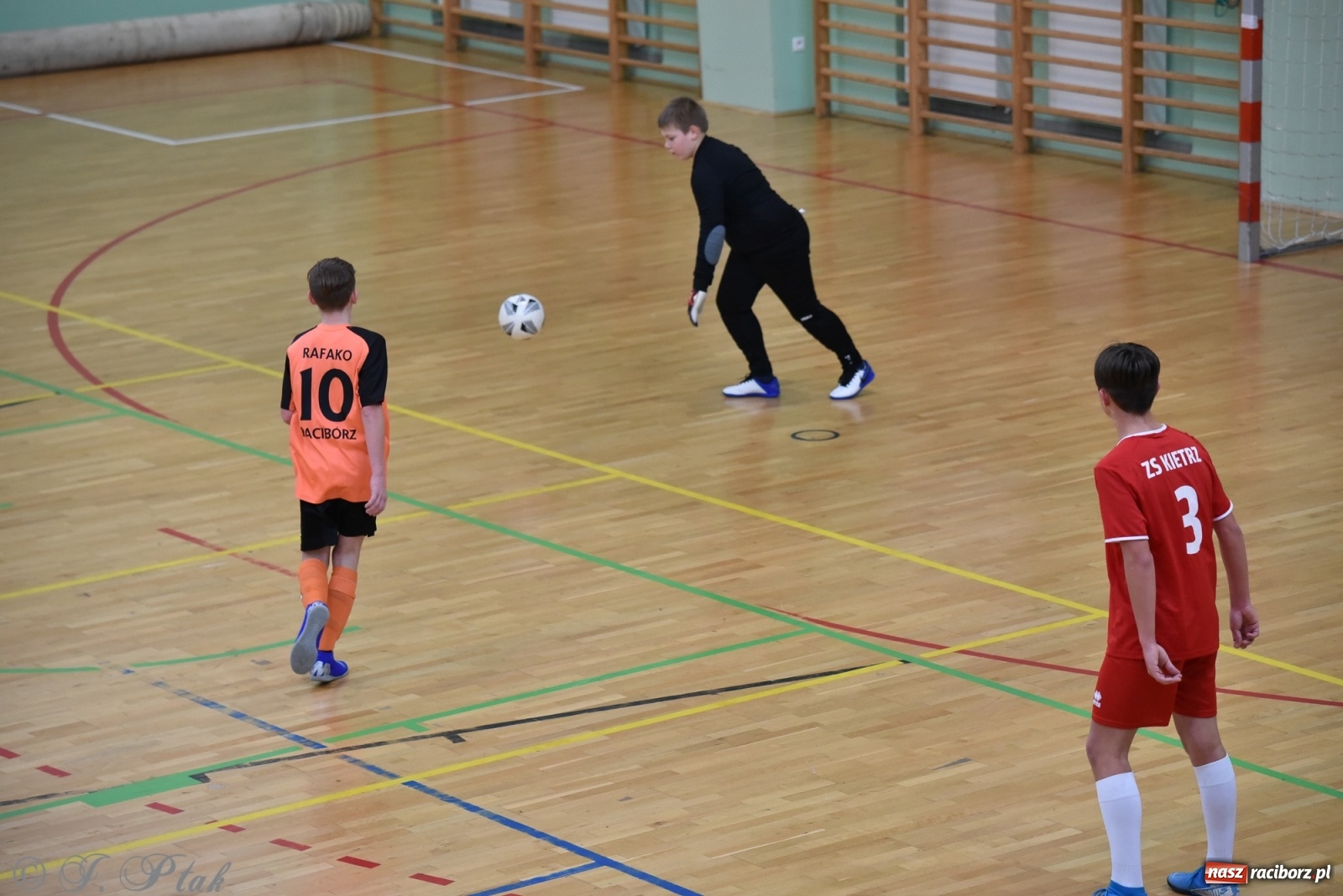 Zdjęcie w galerii na portalu naszraciborz.pl: Halowy turniej o puchar prezesa LKS 07 Markowice [FOTO] wiadomości z regionu