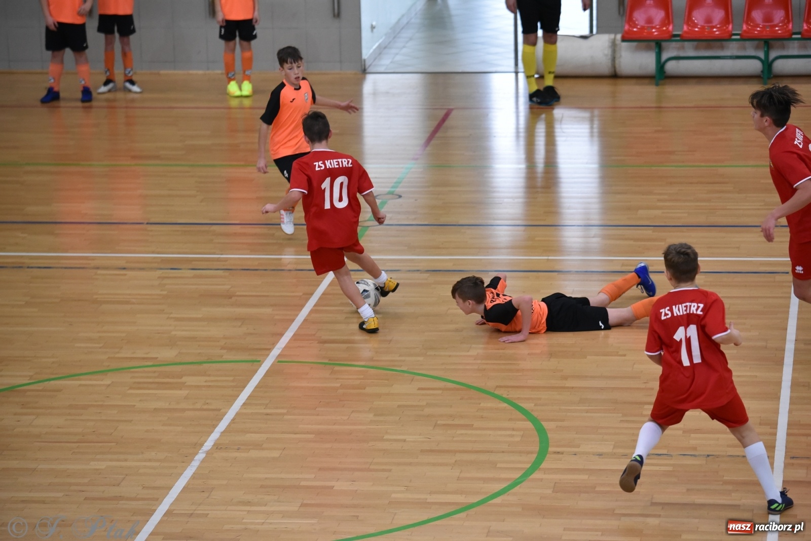 Zdjęcie w galerii na portalu naszraciborz.pl: Halowy turniej o puchar prezesa LKS 07 Markowice [FOTO] wiadomości z regionu