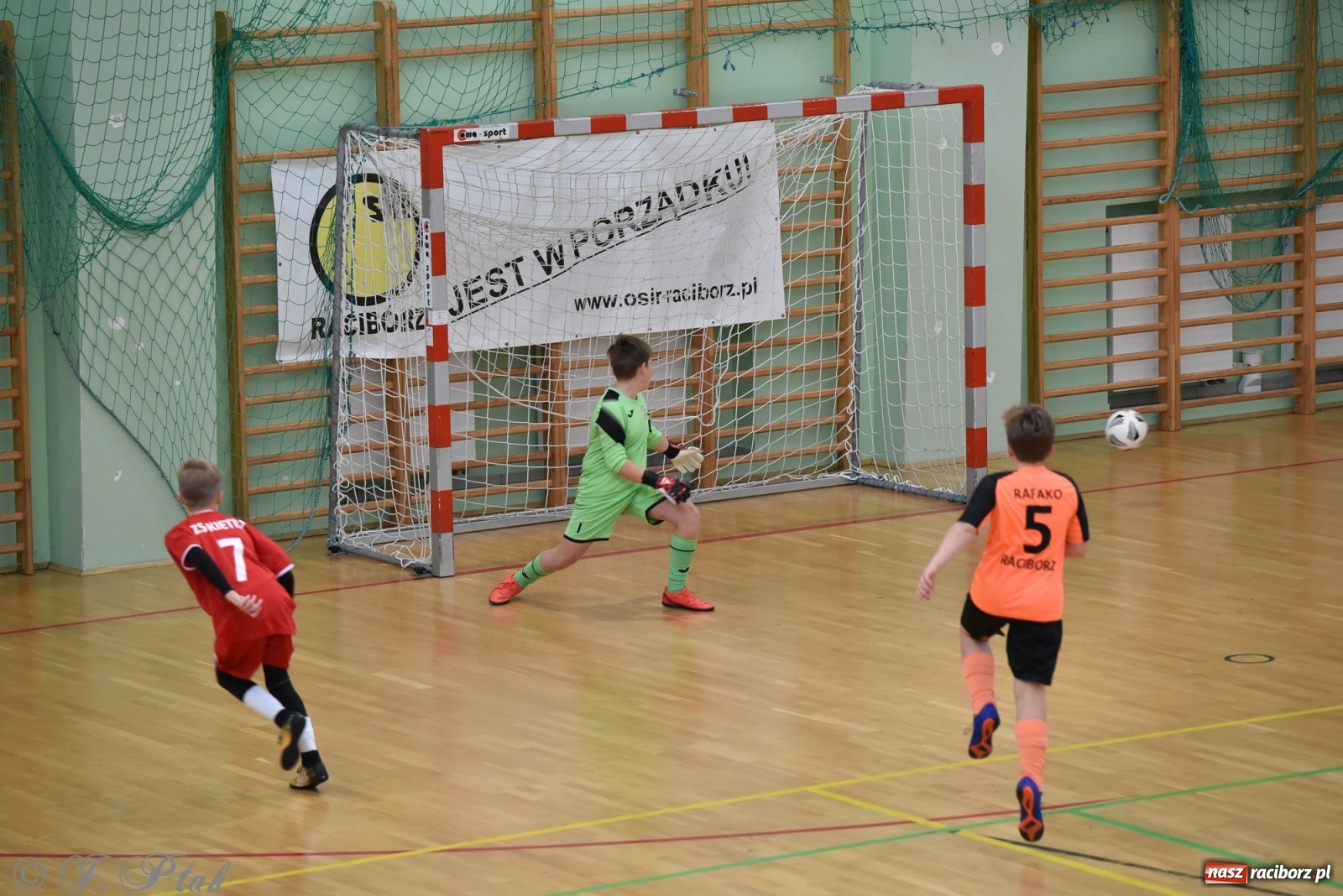 Zdjęcie w galerii na portalu naszraciborz.pl: Halowy turniej o puchar prezesa LKS 07 Markowice [FOTO] wiadomości z regionu